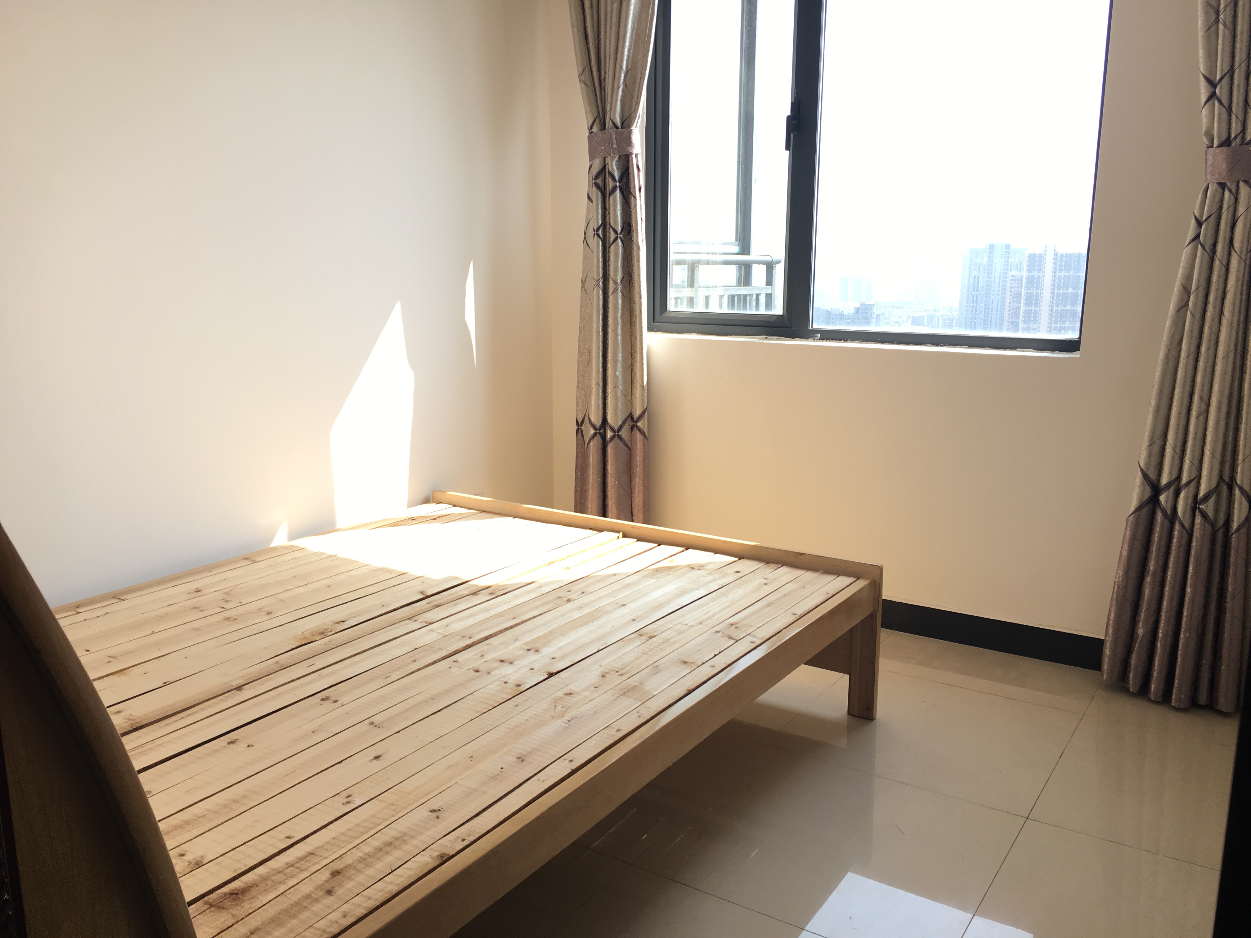 莱茵城  3室2厅1卫   2100.00元/月室内图