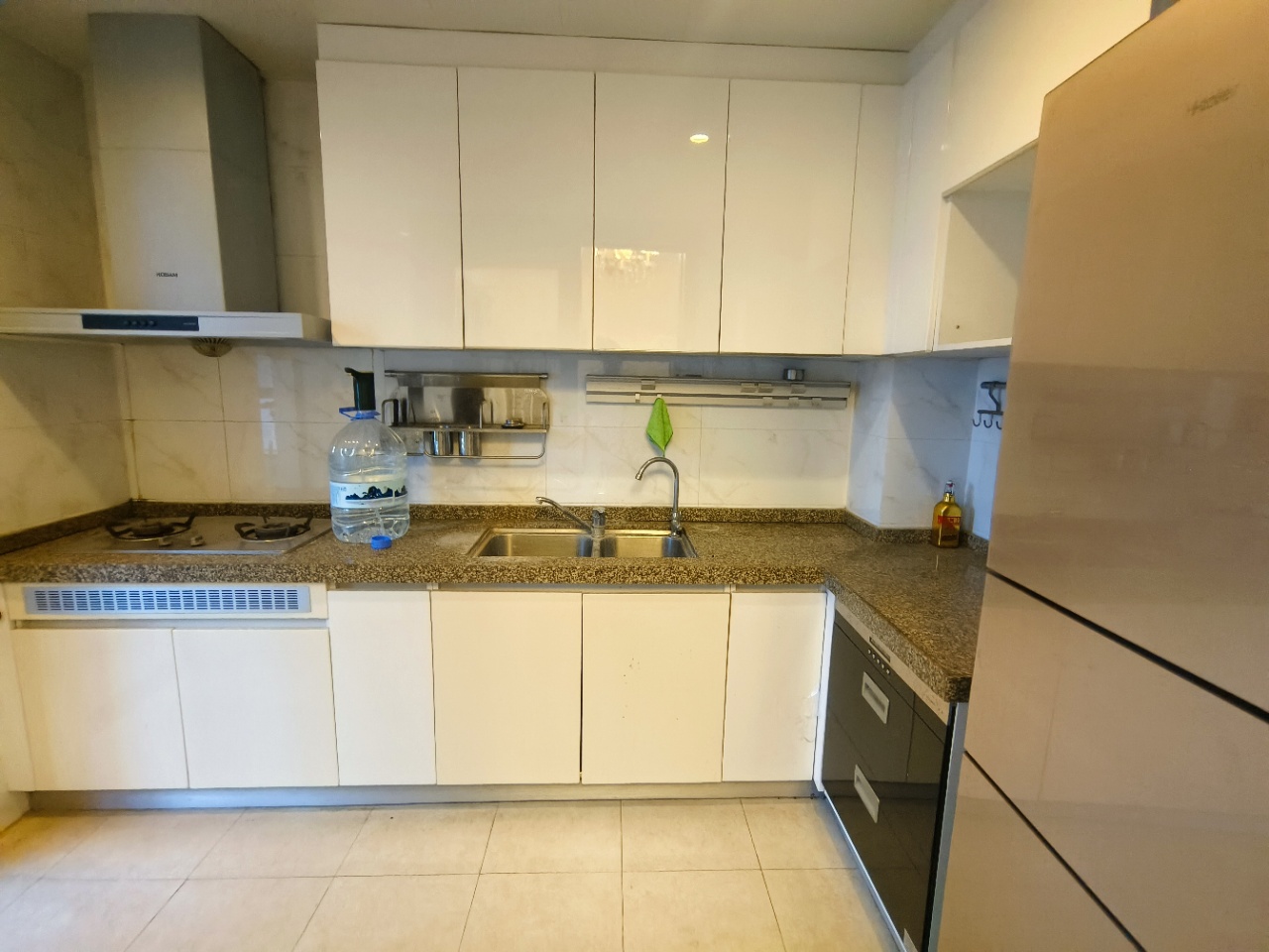 恒大华府 3室2厅2卫 1900.0元/月 恒大华府 3室2厅2卫 1900.0元/月室内图