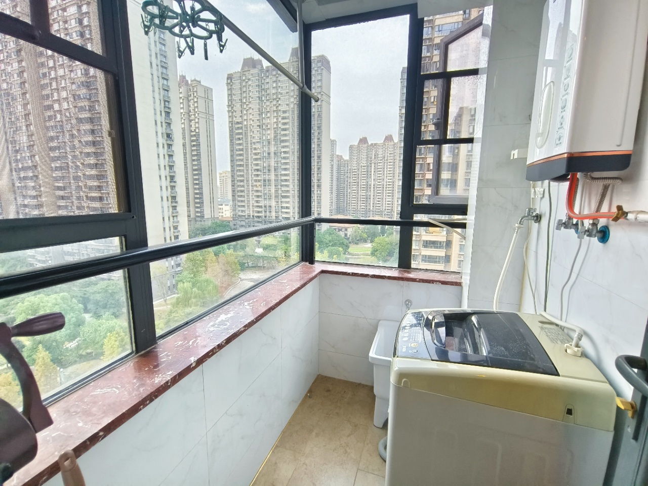 恒大华府 3室2厅2卫 1900.0元/月 恒大华府 3室2厅2卫 1900.0元/月室内图