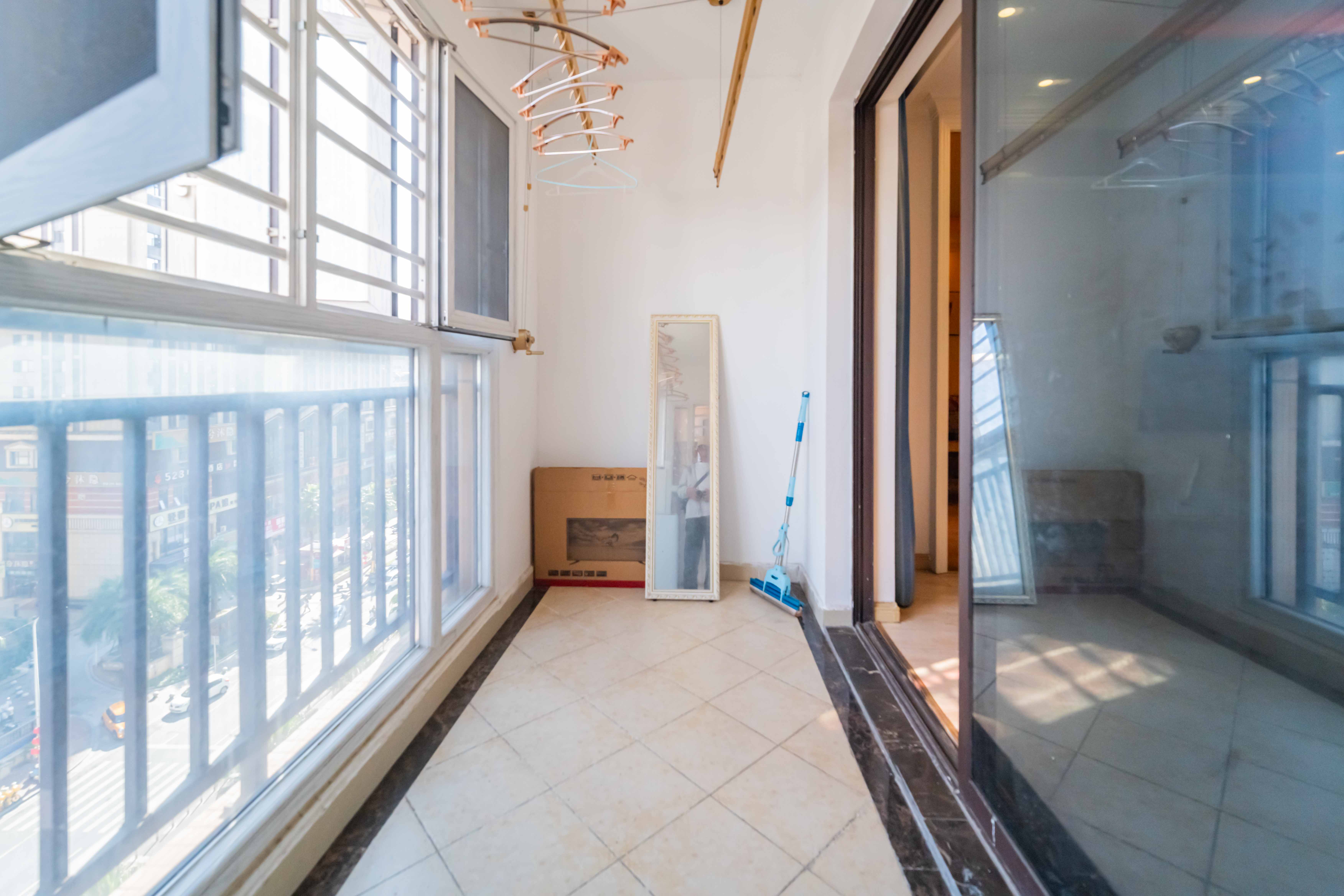 五江天街北区  2室2厅1卫   80.00万阳台