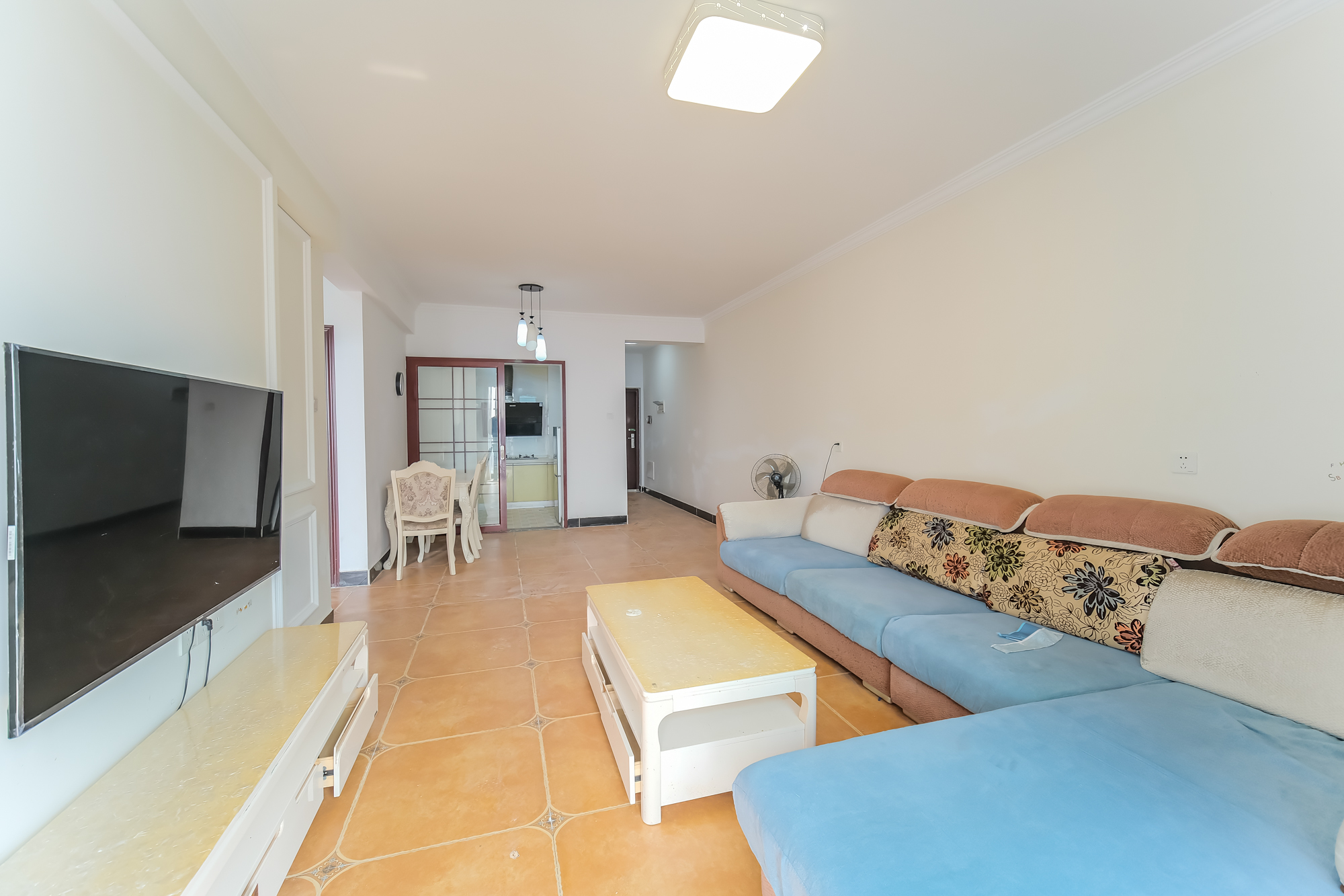 和悦城(蟠龙景苑)  3室2厅1卫    56.5万 和悦城(蟠龙景苑)  3室2厅1卫    56.5万客厅