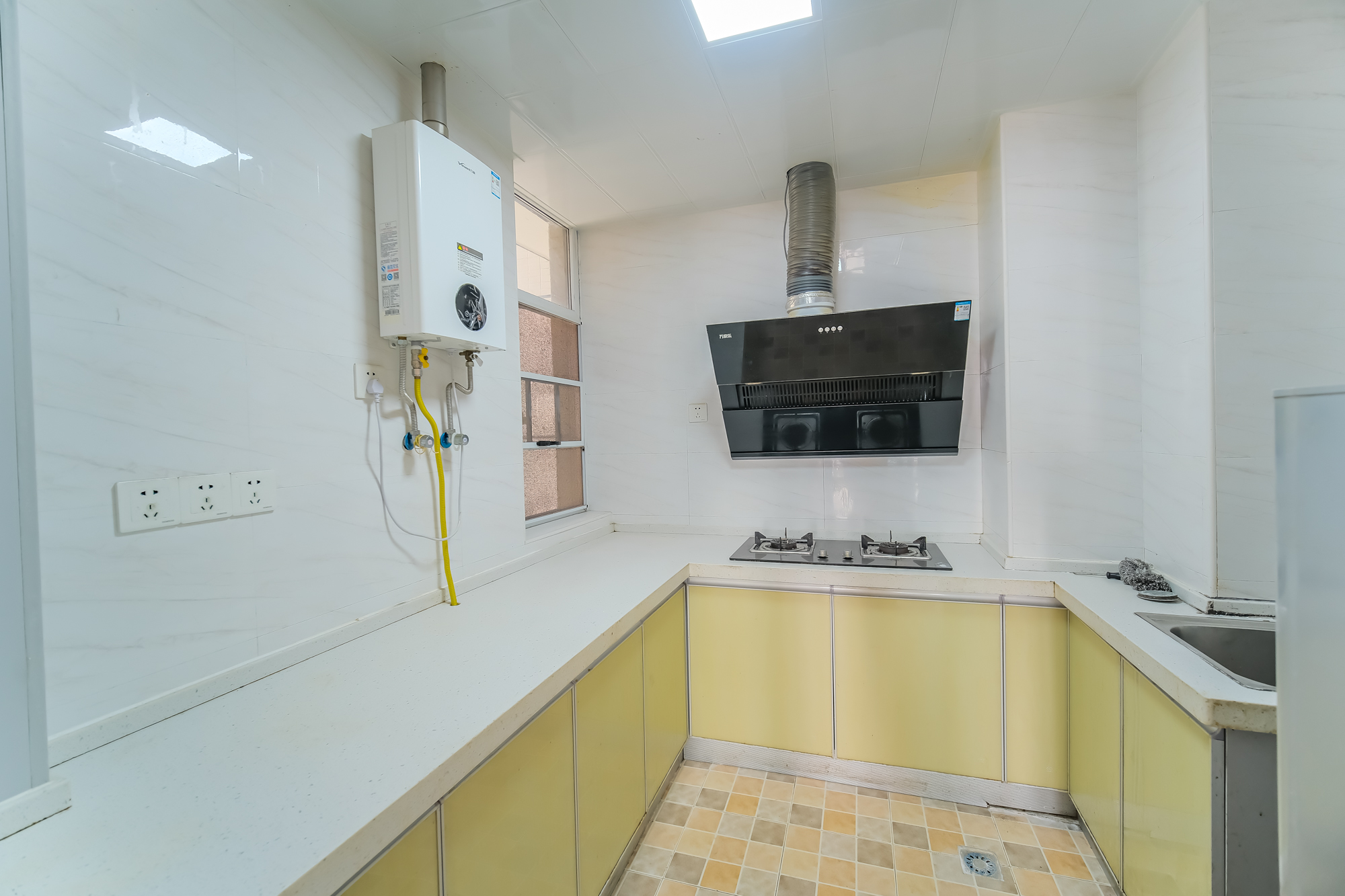 和悦城(蟠龙景苑)  3室2厅1卫    56.5万 和悦城(蟠龙景苑)  3室2厅1卫    56.5万厨房