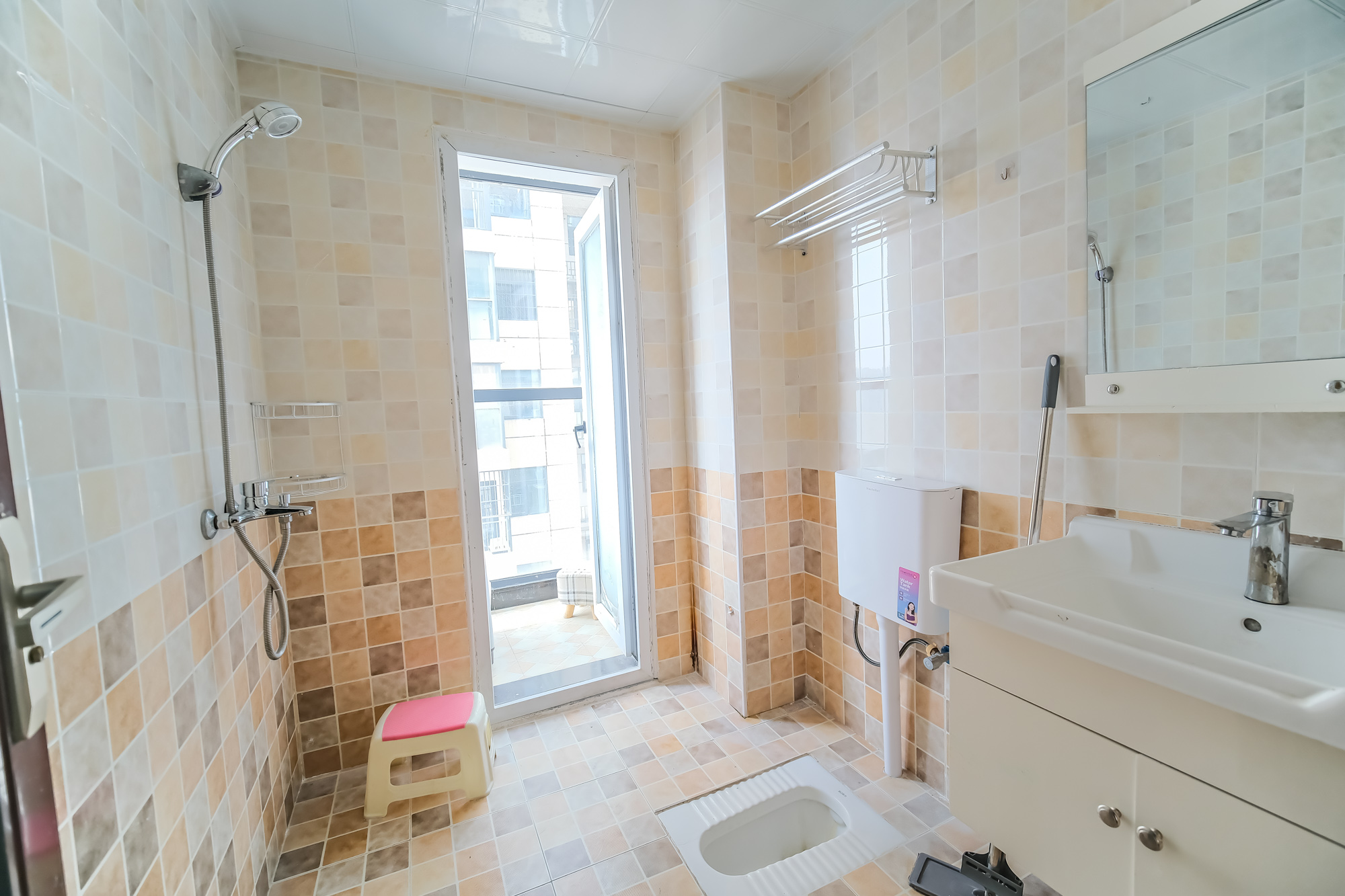 和悦城(蟠龙景苑)  3室2厅1卫    56.5万 和悦城(蟠龙景苑)  3室2厅1卫    56.5万卫生间