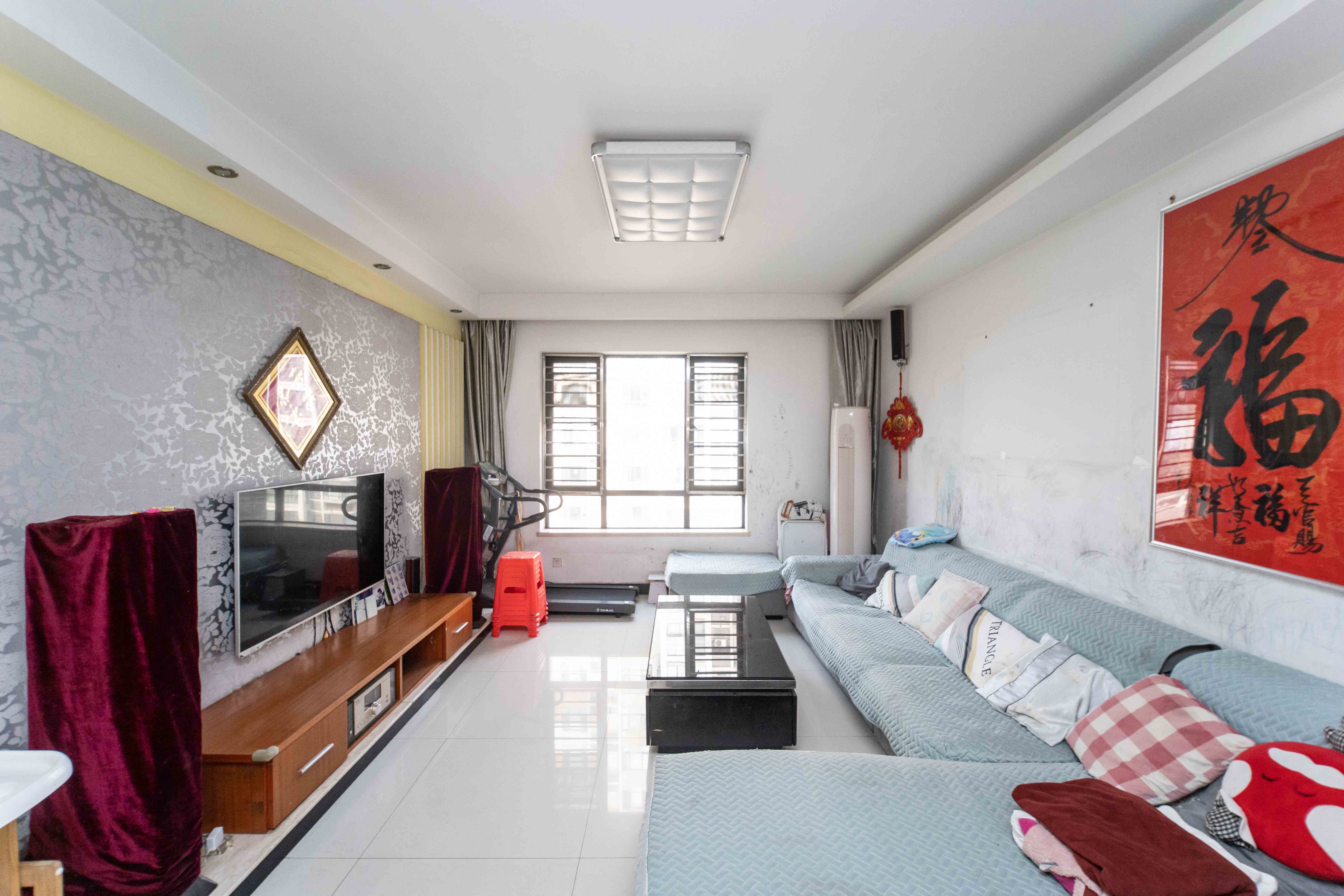 尚东紫郡 3室2厅2卫 90.0万 尚东紫郡 3室2厅2卫 90.0万客厅