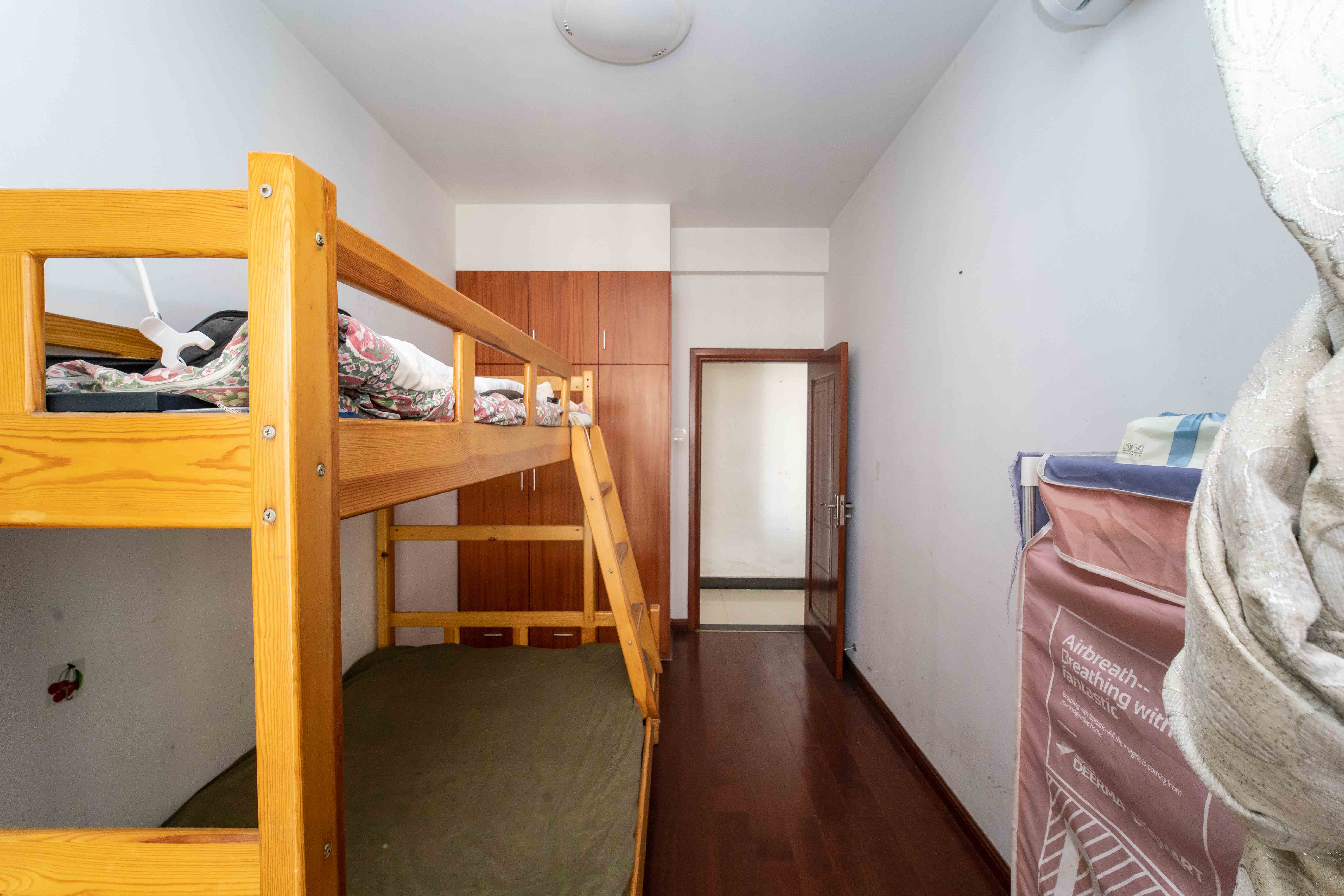 尚东紫郡 3室2厅2卫 90.0万 尚东紫郡 3室2厅2卫 90.0万卧室