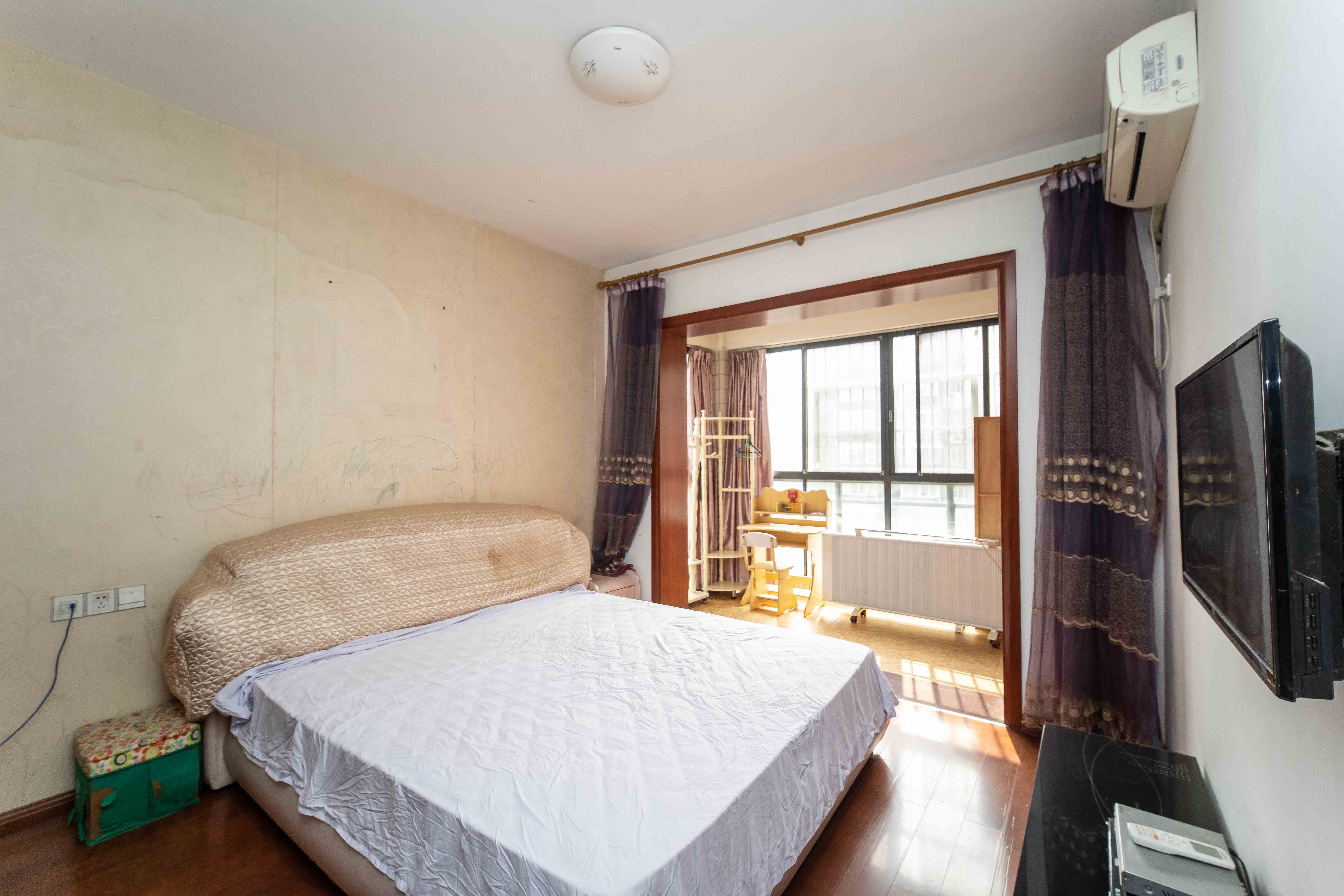 尚东紫郡 3室2厅2卫 90.0万 尚东紫郡 3室2厅2卫 90.0万卧室