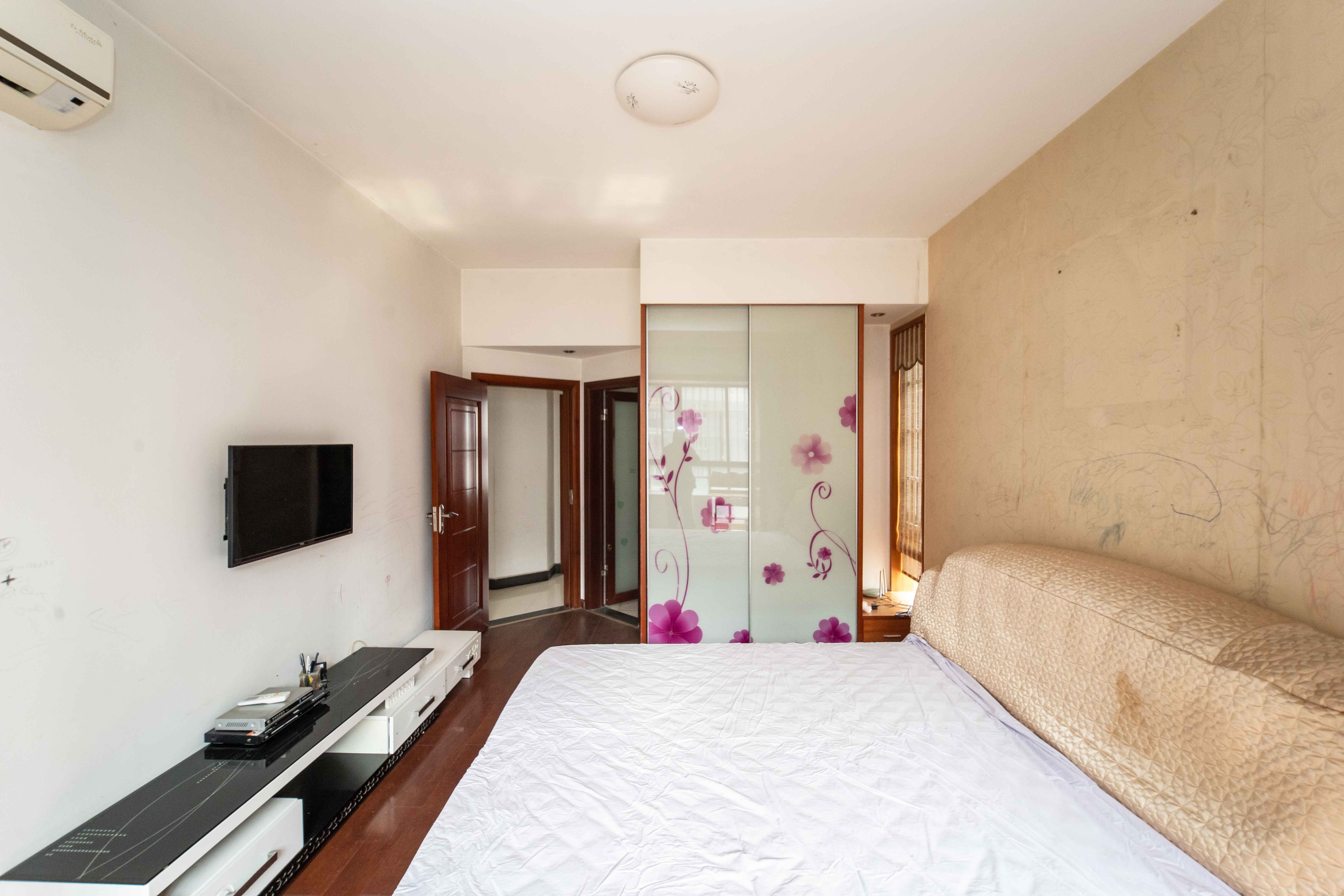 尚东紫郡 3室2厅2卫 90.0万 尚东紫郡 3室2厅2卫 90.0万卧室