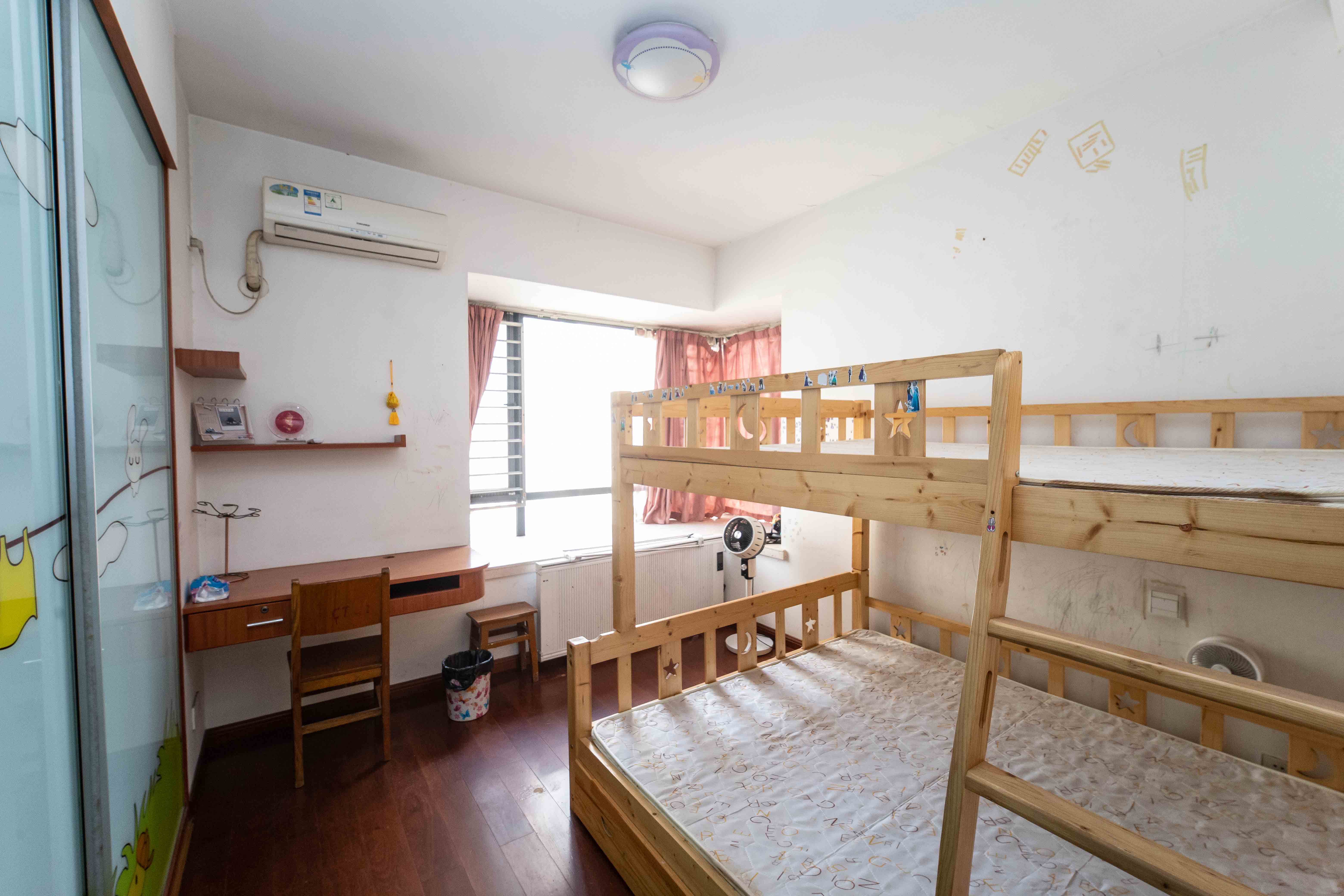 尚东紫郡 3室2厅2卫 90.0万 尚东紫郡 3室2厅2卫 90.0万卧室