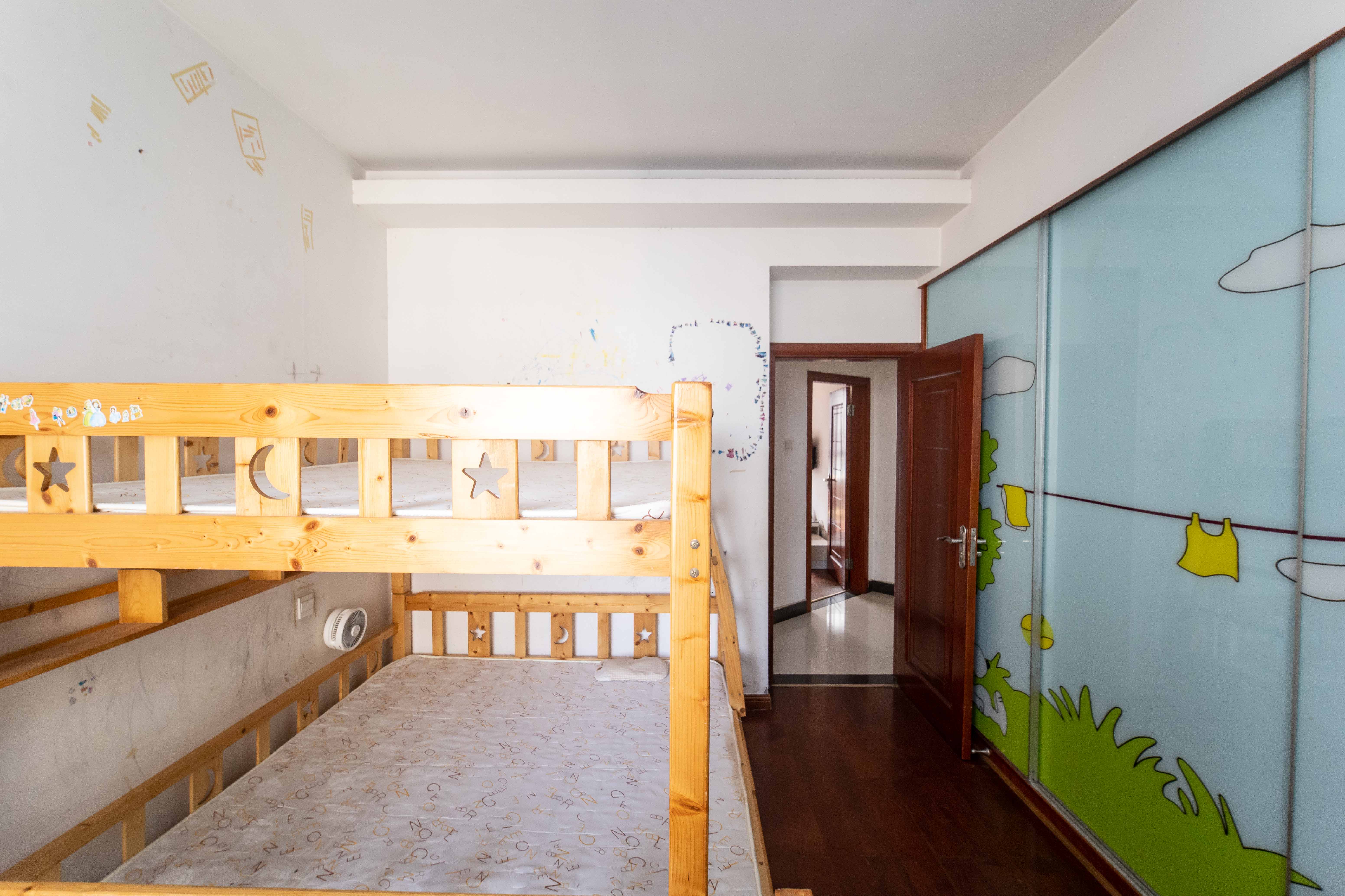 尚东紫郡 3室2厅2卫 90.0万 尚东紫郡 3室2厅2卫 90.0万卧室