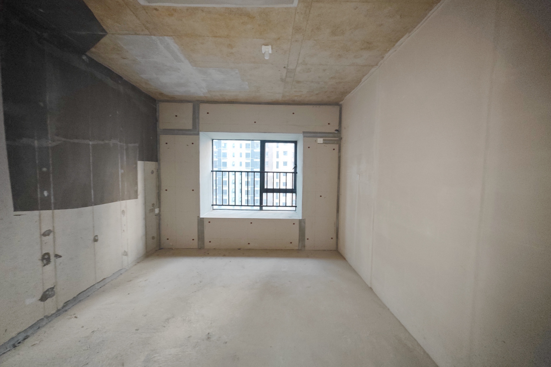 伊景园滨河苑 3室2厅2卫 80.0万 伊景园滨河苑 3室2厅2卫 80.0万卧室