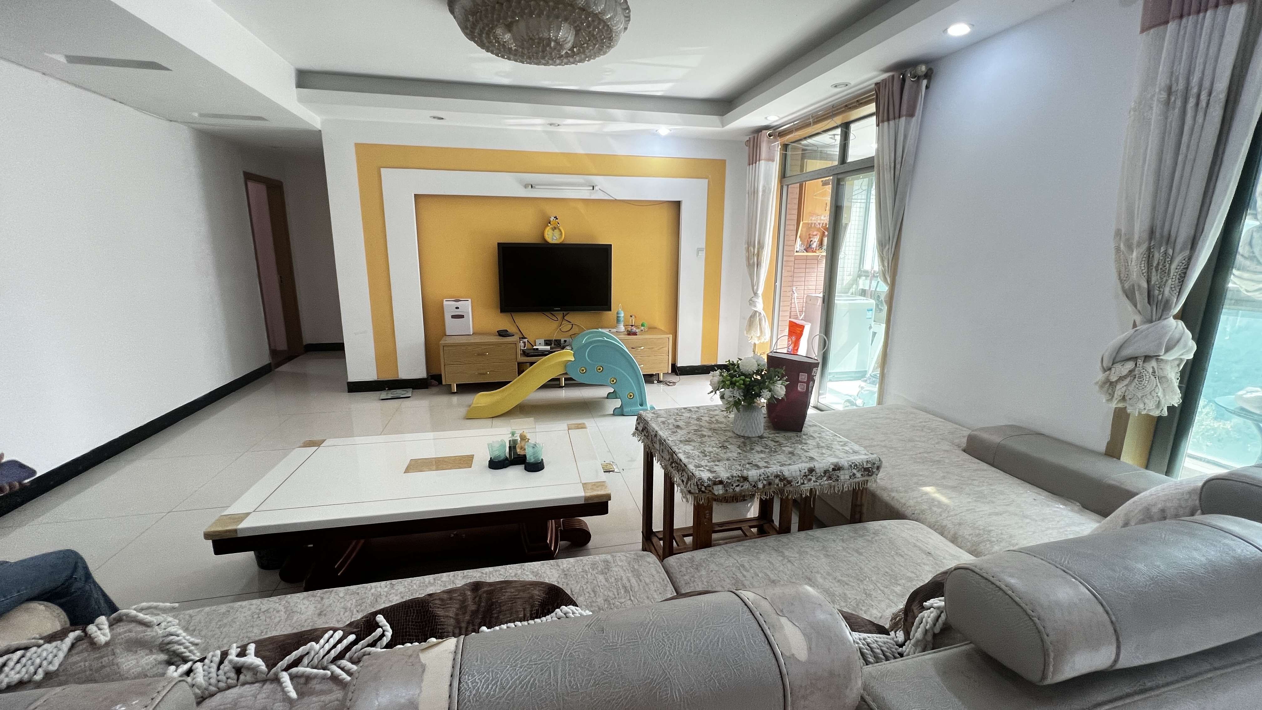 新城新世界一二三期 4室2厅2卫 4000.0元/月 新城新世界一二三期 4室2厅2卫 4000.0元/月室内图