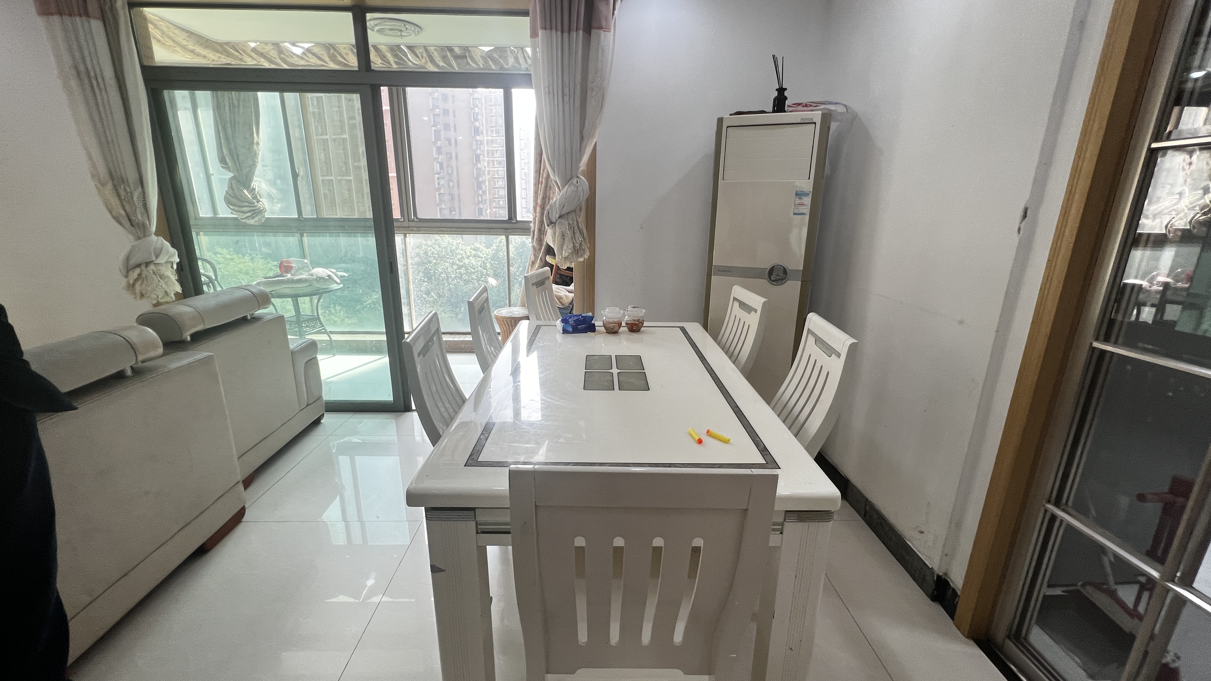 新城新世界一二三期 4室2厅2卫 4000.0元/月 新城新世界一二三期 4室2厅2卫 4000.0元/月室内图