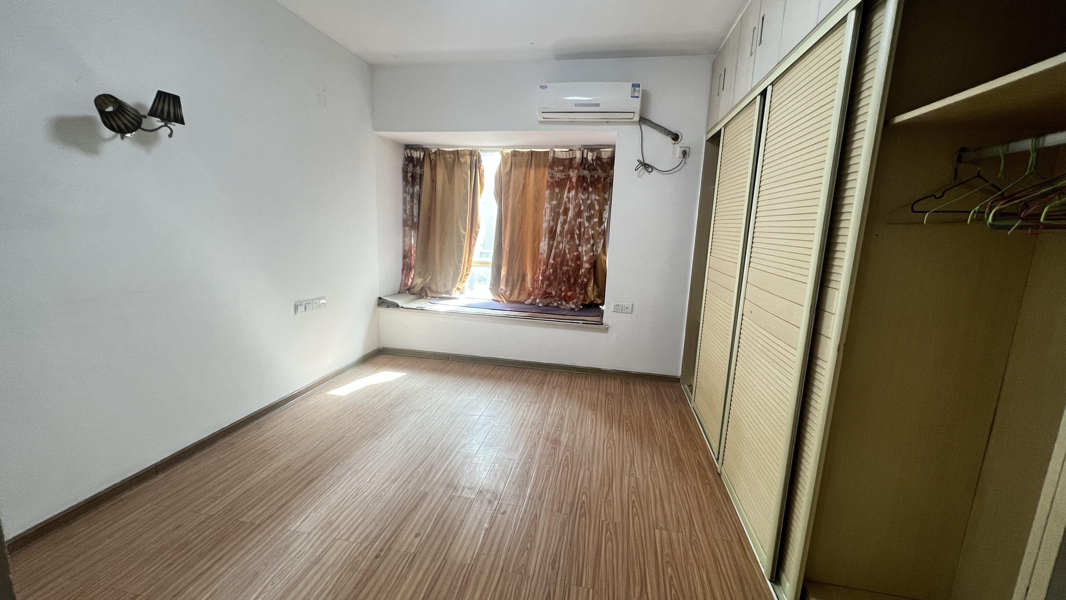 新城新世界一二三期 4室2厅2卫 4000.0元/月 新城新世界一二三期 4室2厅2卫 4000.0元/月室内图