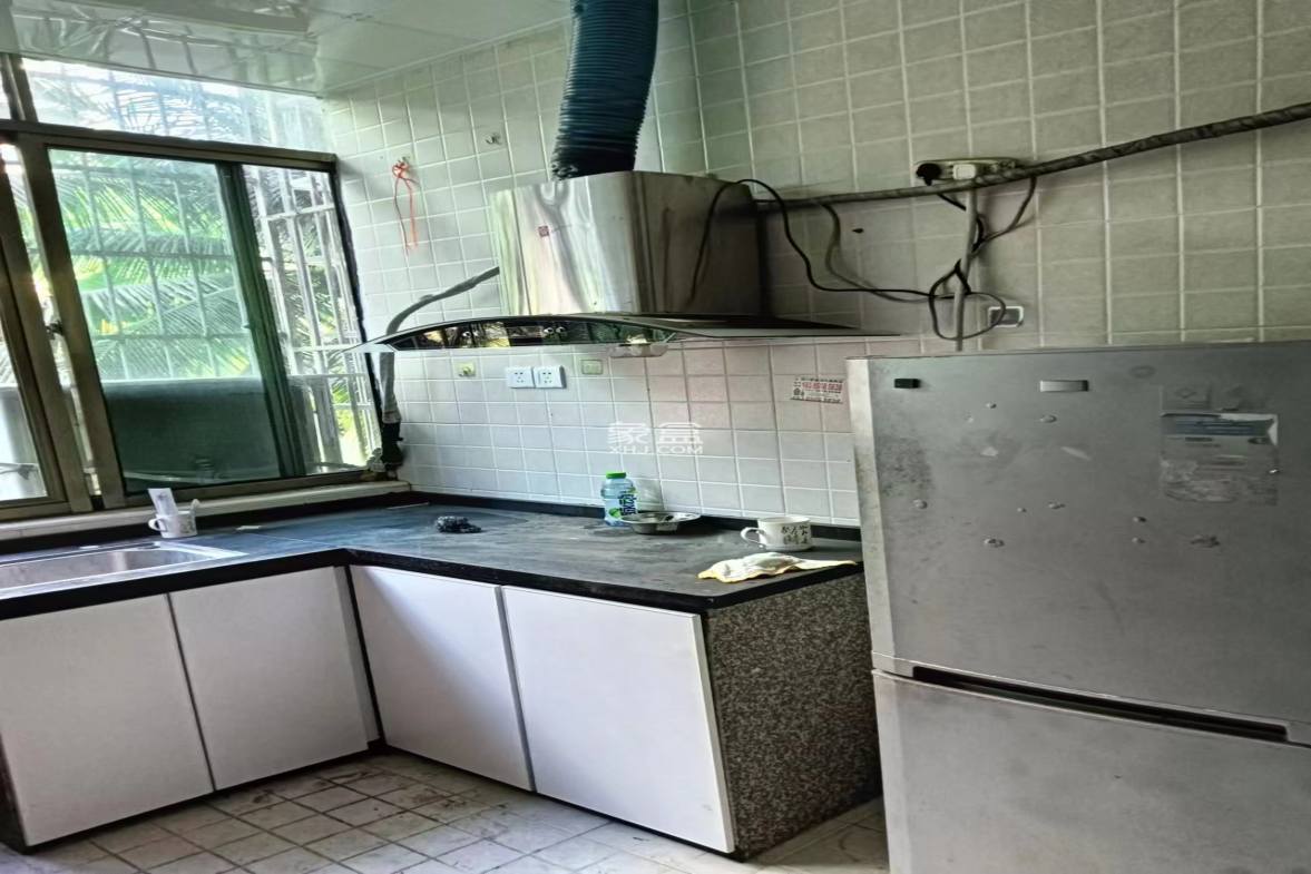 警察公寓 1室1厅1卫 50.0万 警察公寓 1室1厅1卫 50.0万室内图