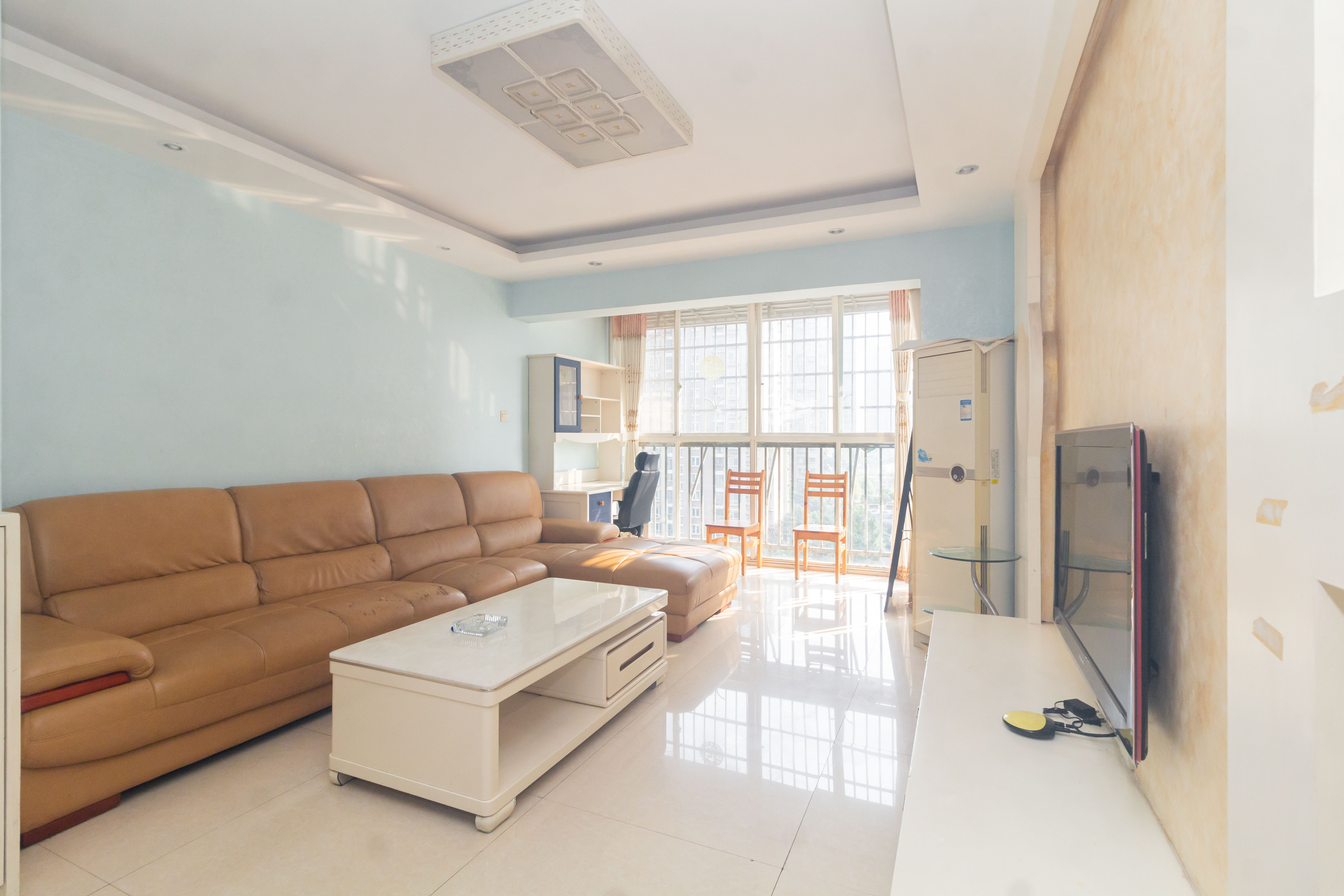 东业苹果社区 3室2厅1卫 45.8万 东业苹果社区 3室2厅1卫 45.8万客厅