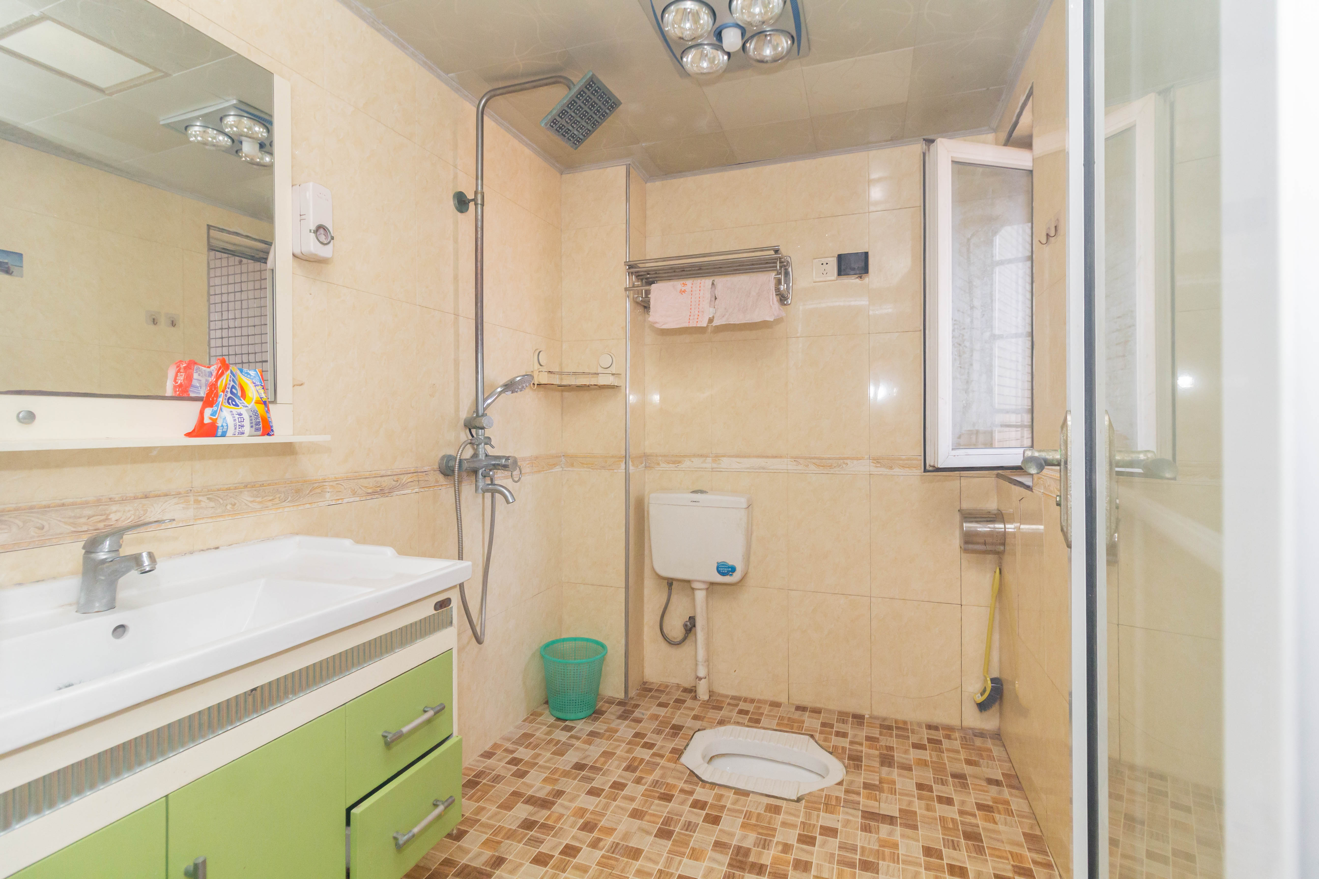 东业苹果社区 3室2厅1卫 45.8万 东业苹果社区 3室2厅1卫 45.8万卫生间