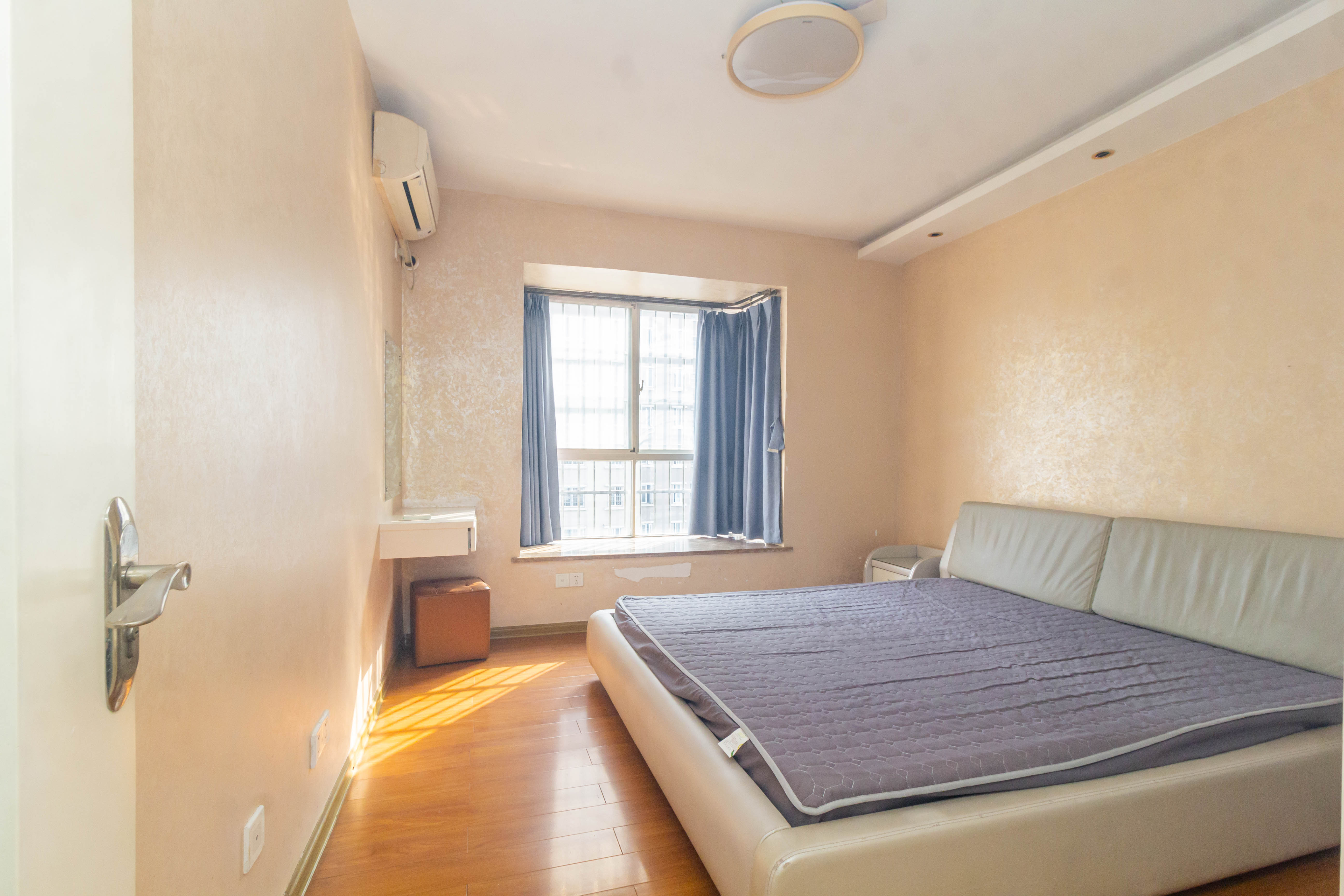 东业苹果社区 3室2厅1卫 45.8万 东业苹果社区 3室2厅1卫 45.8万卧室