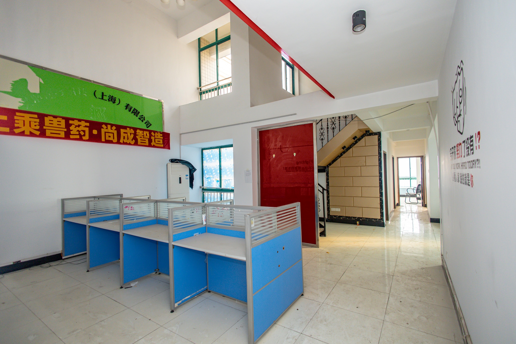 明城公寓 4室2厅2卫 178.0万 明城公寓 4室2厅2卫 178.0万客厅