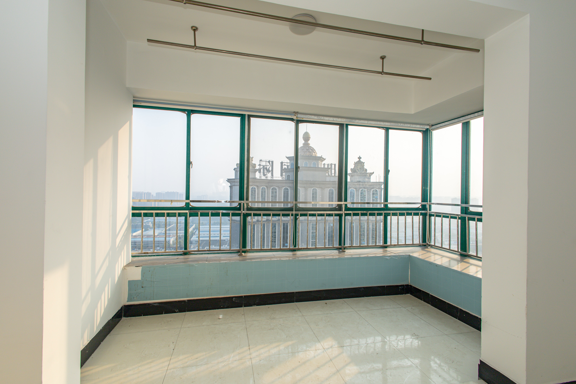 明城公寓 4室2厅2卫 178.0万 明城公寓 4室2厅2卫 178.0万阳台