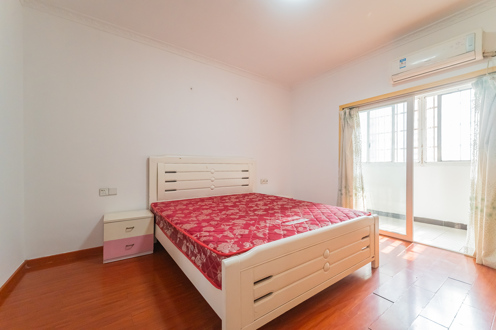 锦璨家园  3室2厅2卫    70.0万 锦璨家园  3室2厅2卫    70.0万卧室