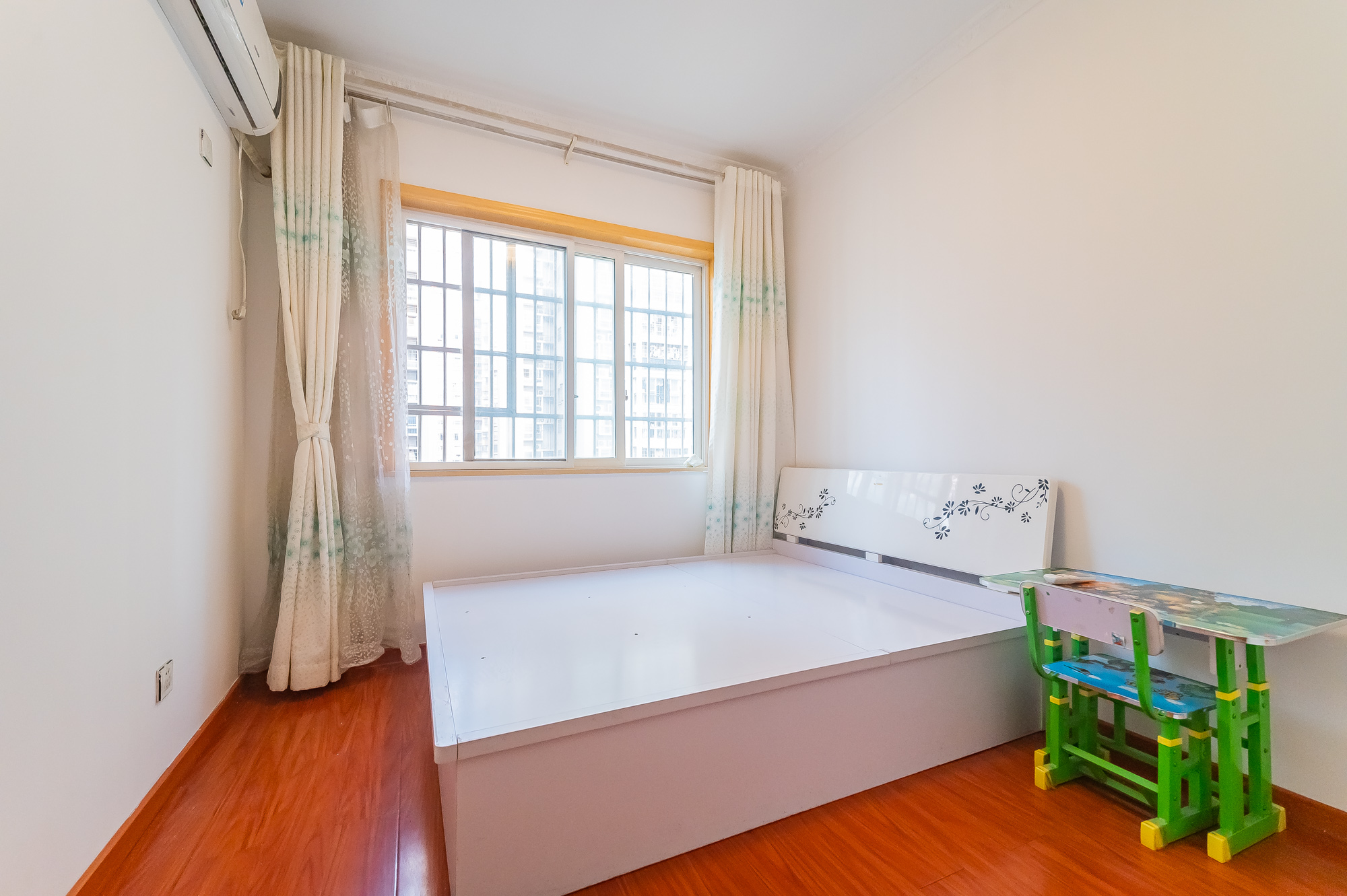 锦璨家园  3室2厅2卫    70.0万 锦璨家园  3室2厅2卫    70.0万卧室