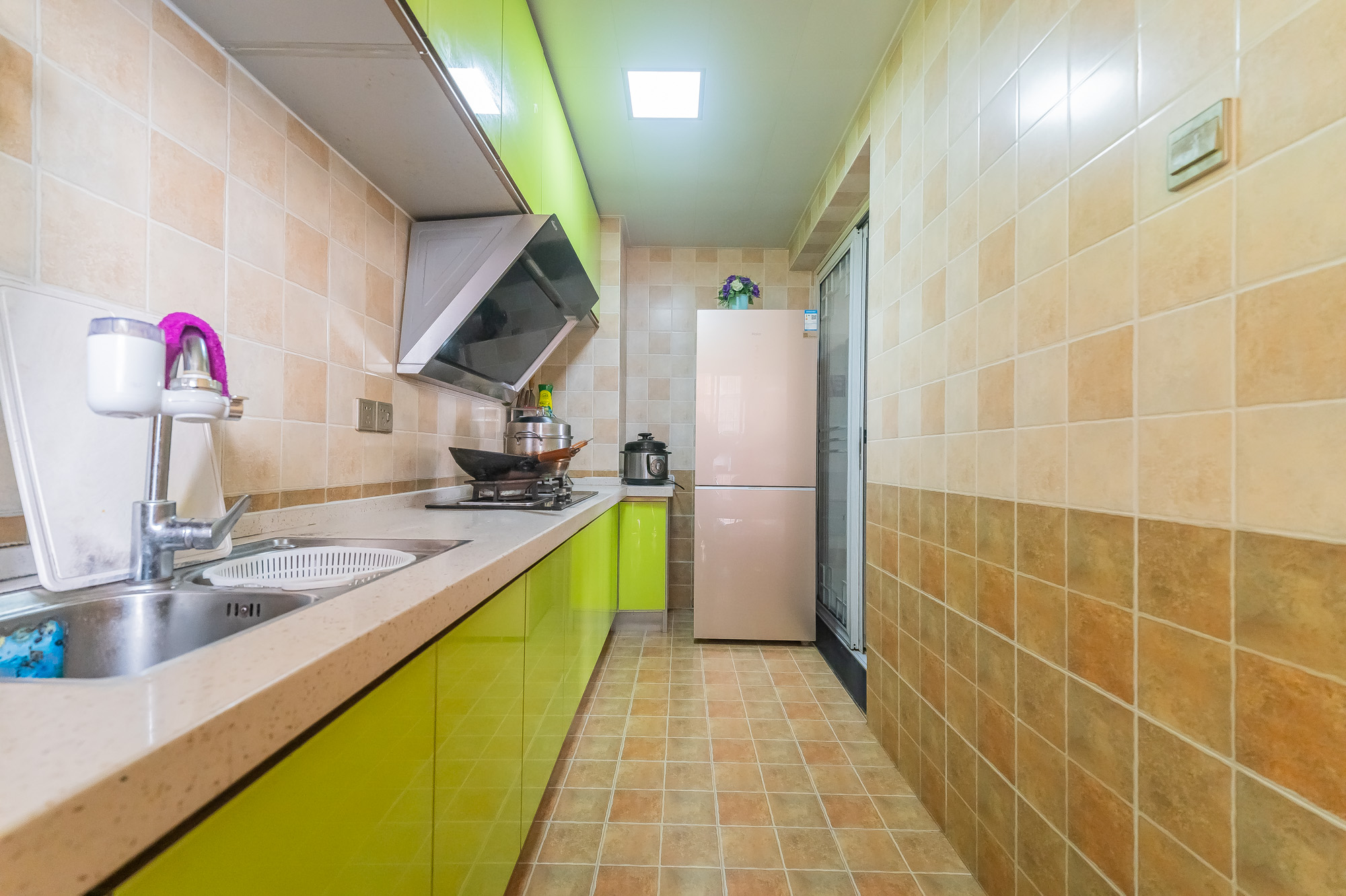 海伦春天  3室2厅1卫    75.8万厨房