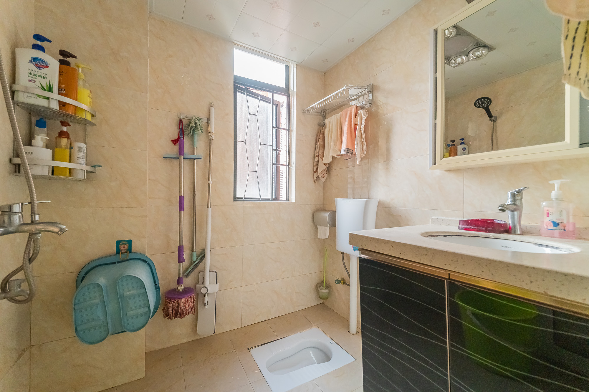 海伦春天  3室2厅1卫    75.8万卫生间