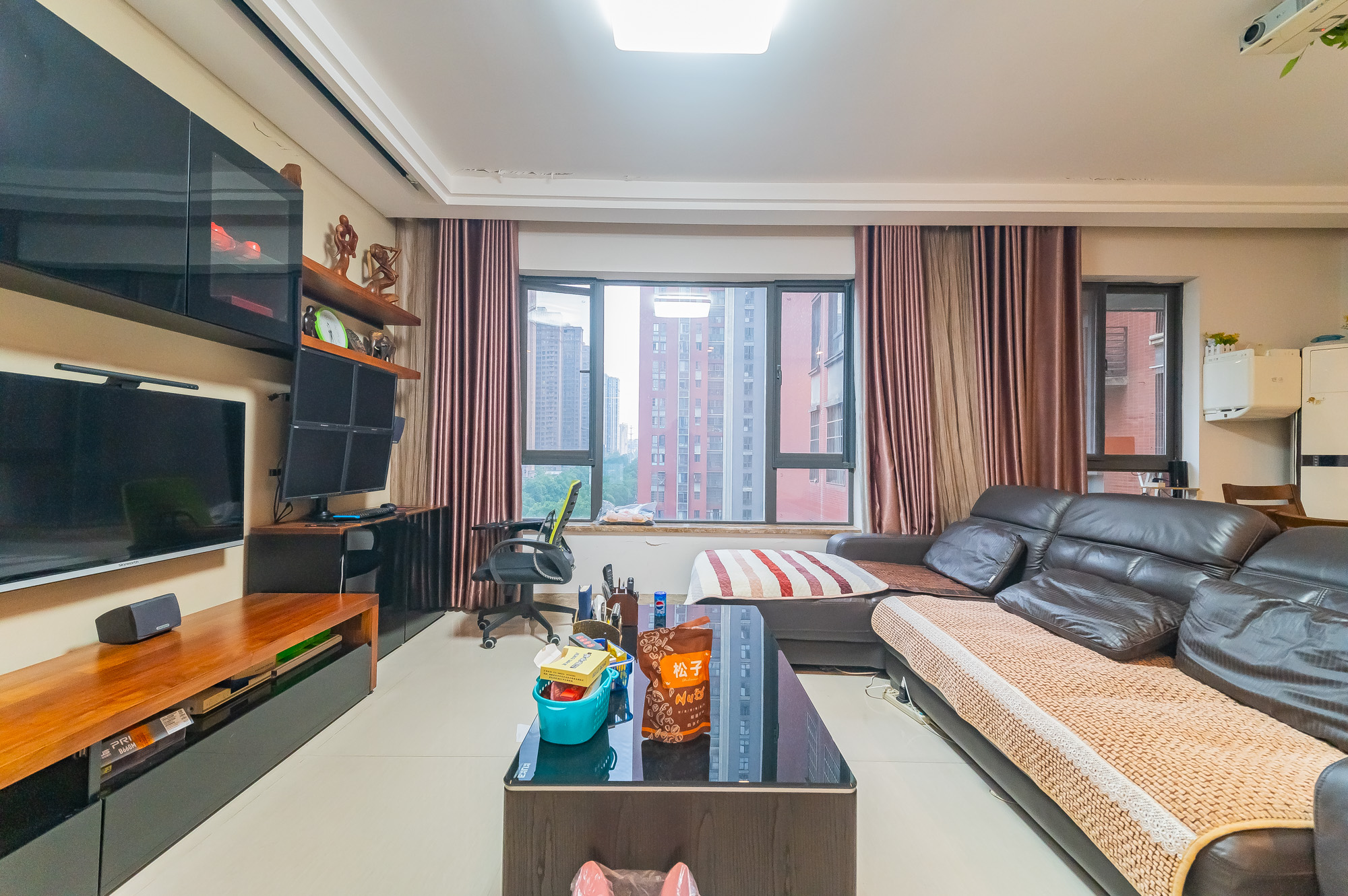 华润凤凰城二期 3室2厅1卫 74.0万 华润凤凰城二期 3室2厅1卫 74.0万客厅