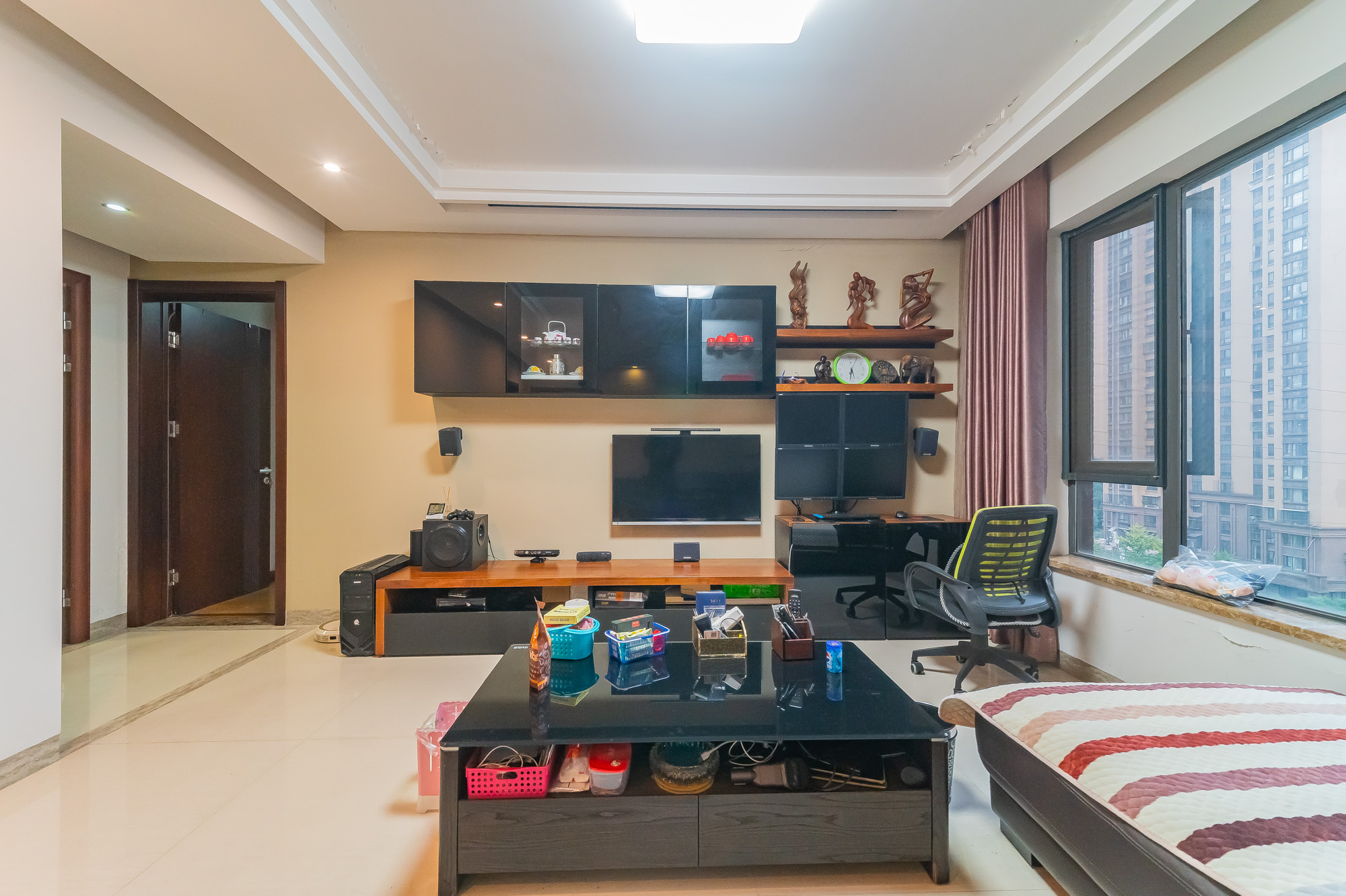 华润凤凰城二期 3室2厅1卫 74.0万 华润凤凰城二期 3室2厅1卫 74.0万客厅