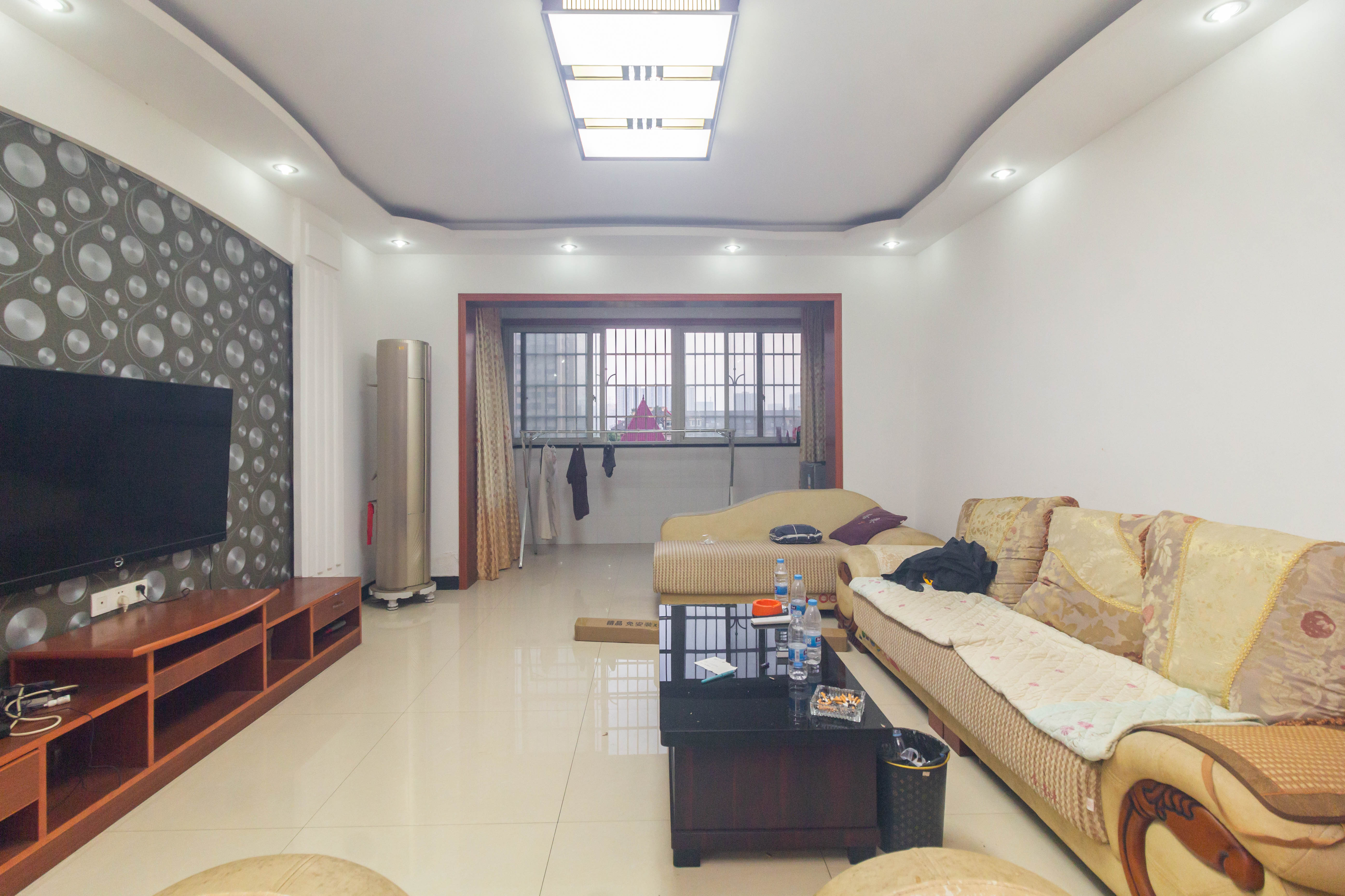 广角之恋(睿智园) 3室2厅2卫 79.8万 广角之恋(睿智园) 3室2厅2卫 79.8万客厅