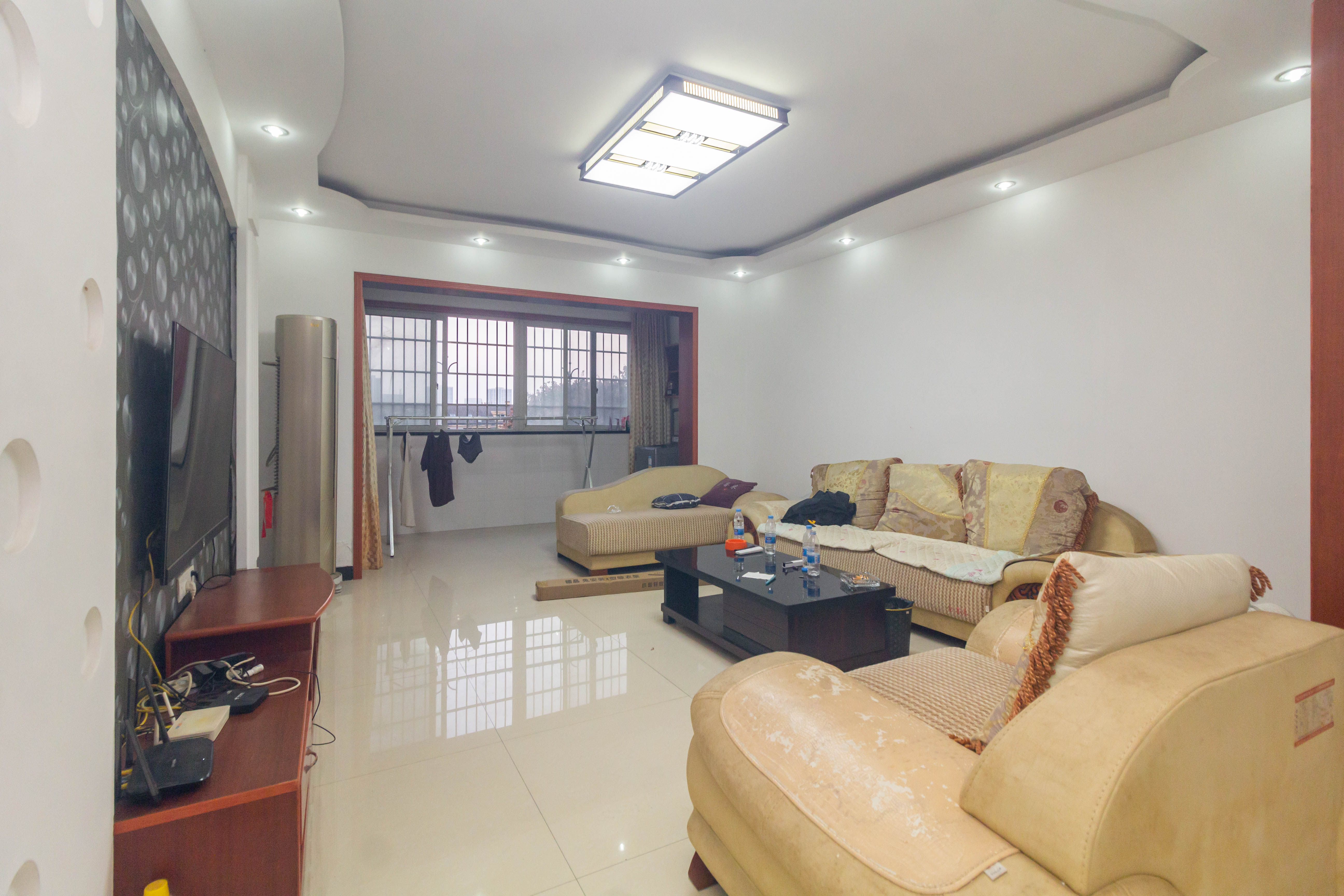 广角之恋(睿智园) 3室2厅2卫 79.8万 广角之恋(睿智园) 3室2厅2卫 79.8万客厅