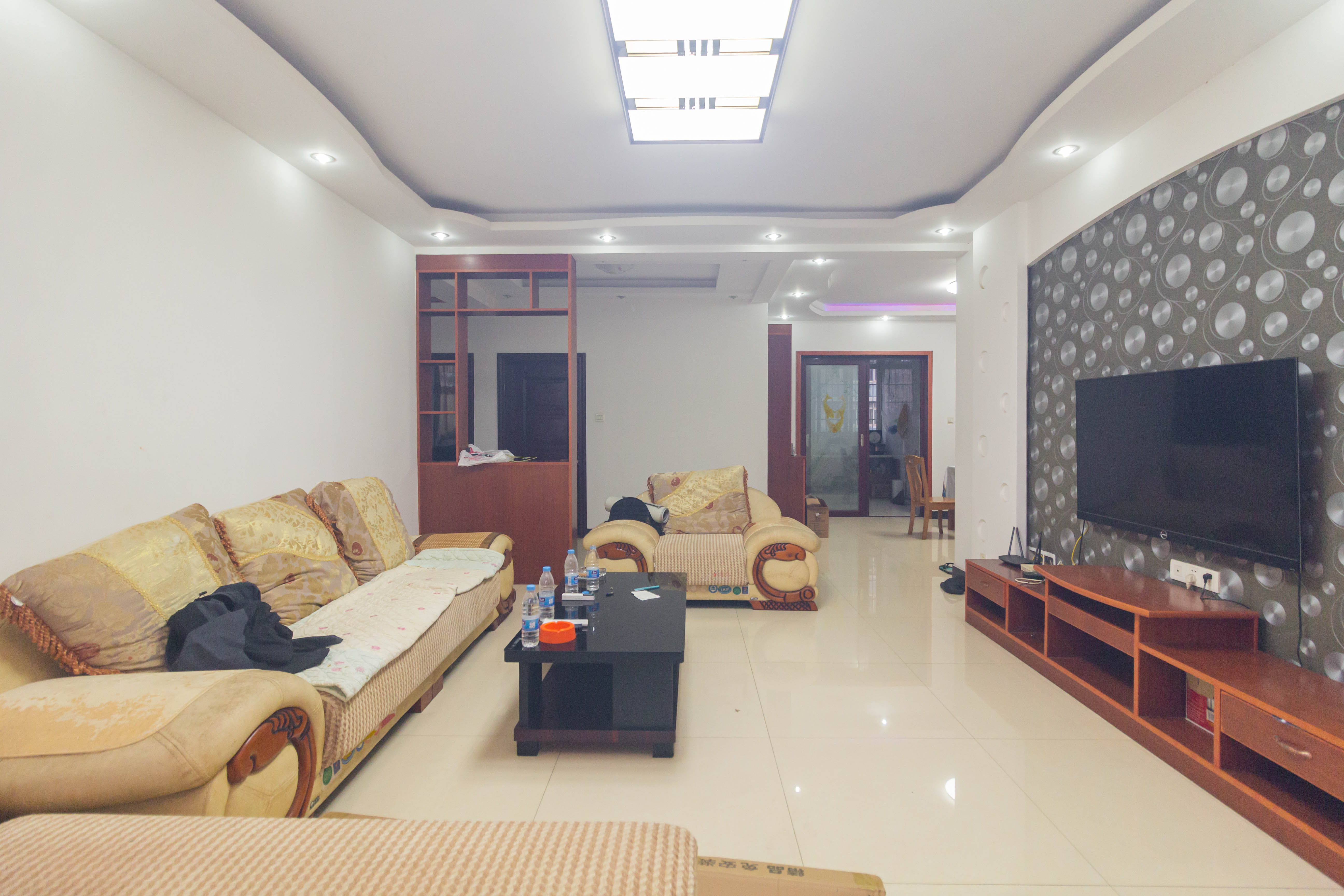 广角之恋(睿智园) 3室2厅2卫 79.8万 广角之恋(睿智园) 3室2厅2卫 79.8万客厅