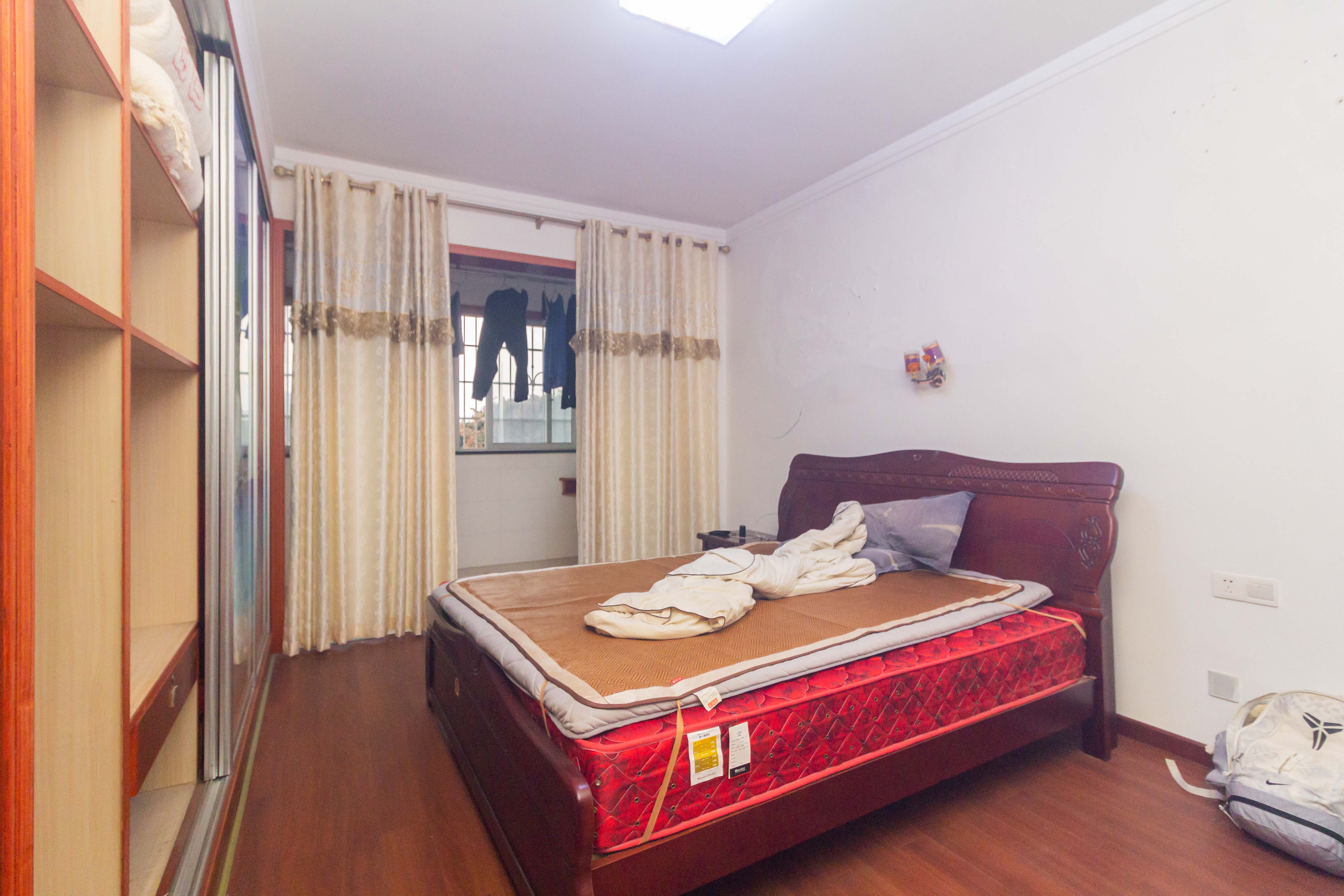 广角之恋(睿智园) 3室2厅2卫 79.8万 广角之恋(睿智园) 3室2厅2卫 79.8万卧室