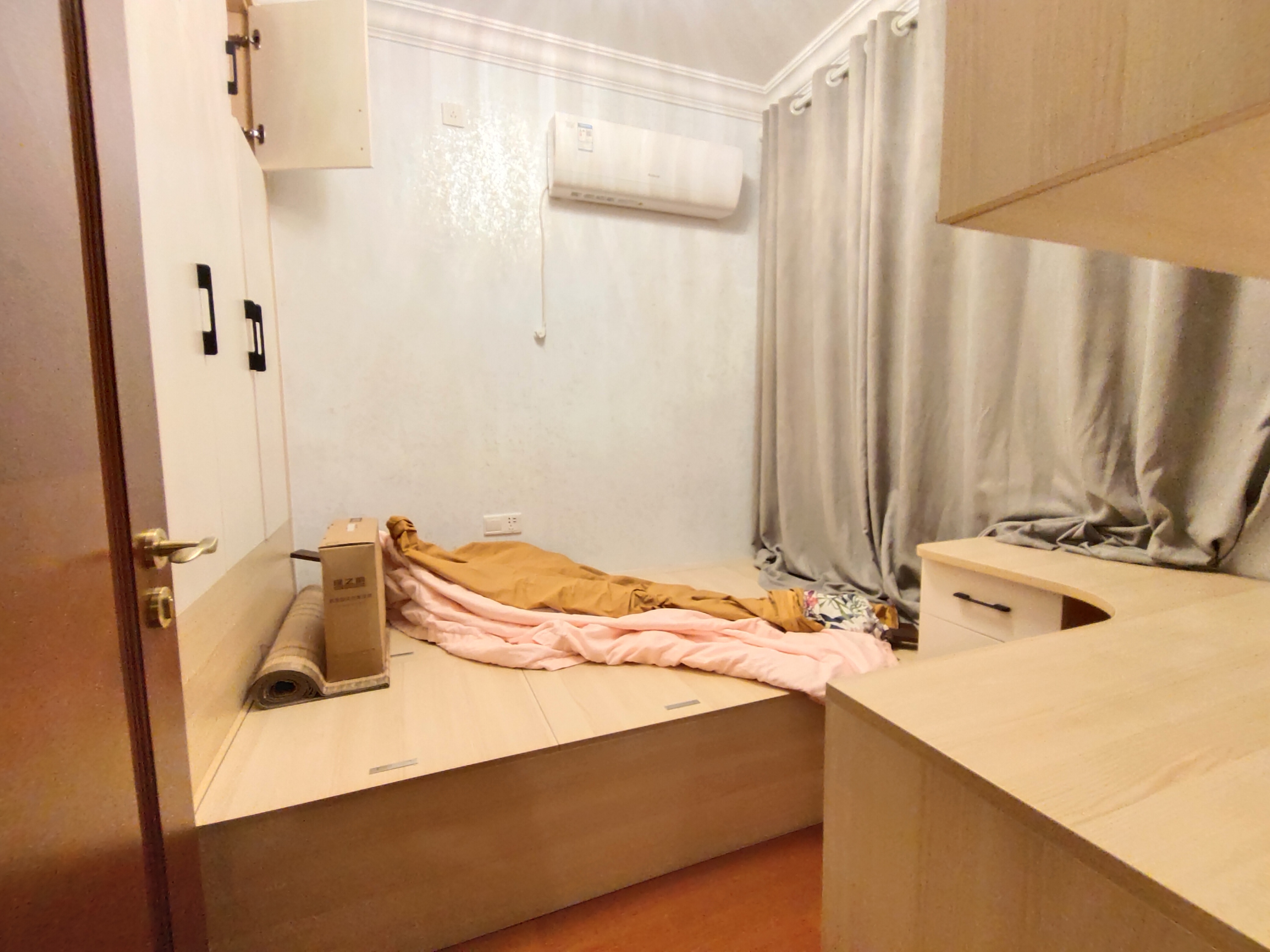 恒大华府  3室2厅2卫    90.8万 恒大华府  3室2厅2卫    90.8万室内图