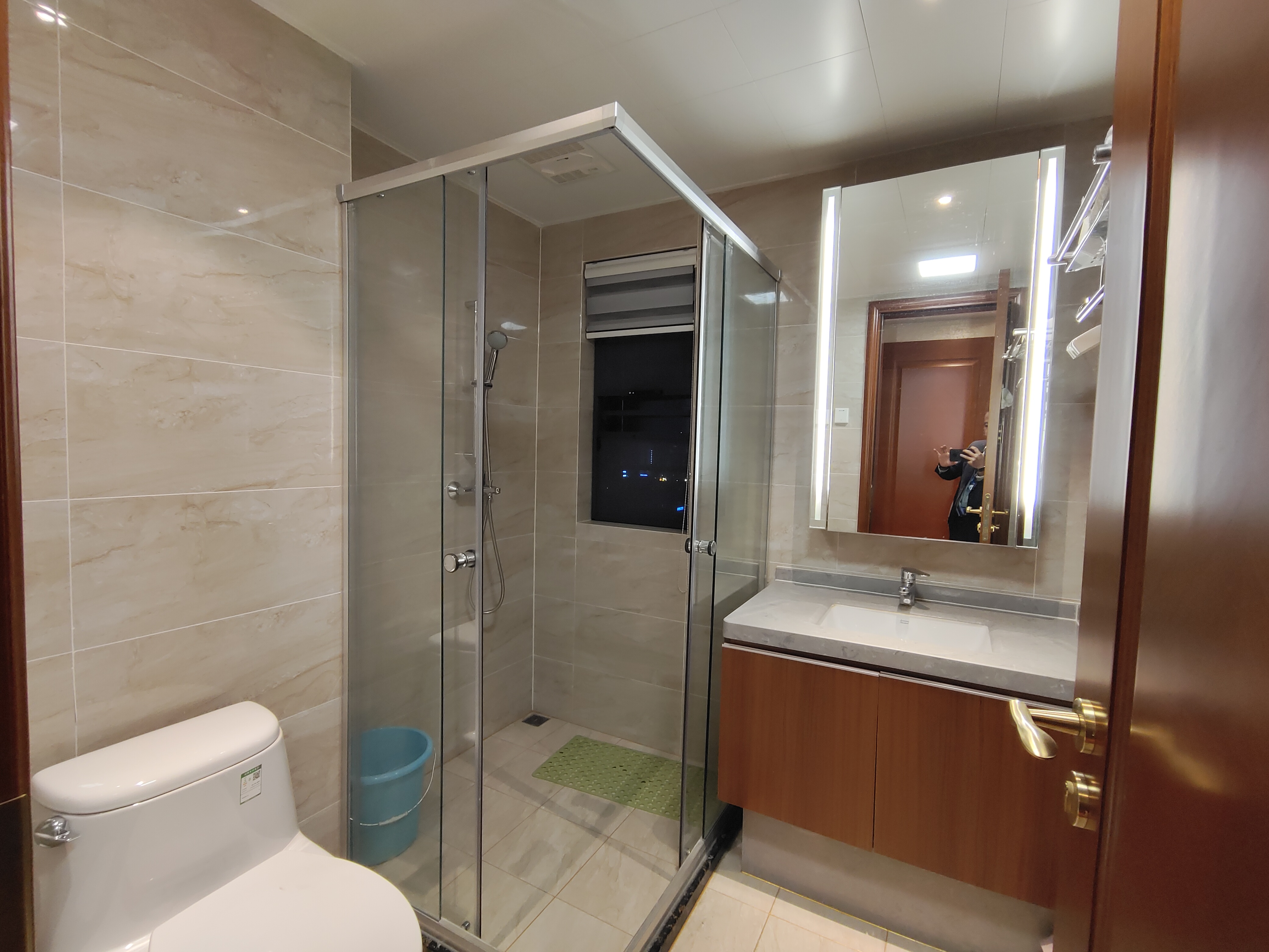 恒大华府  3室2厅2卫    90.8万 恒大华府  3室2厅2卫    90.8万室内图