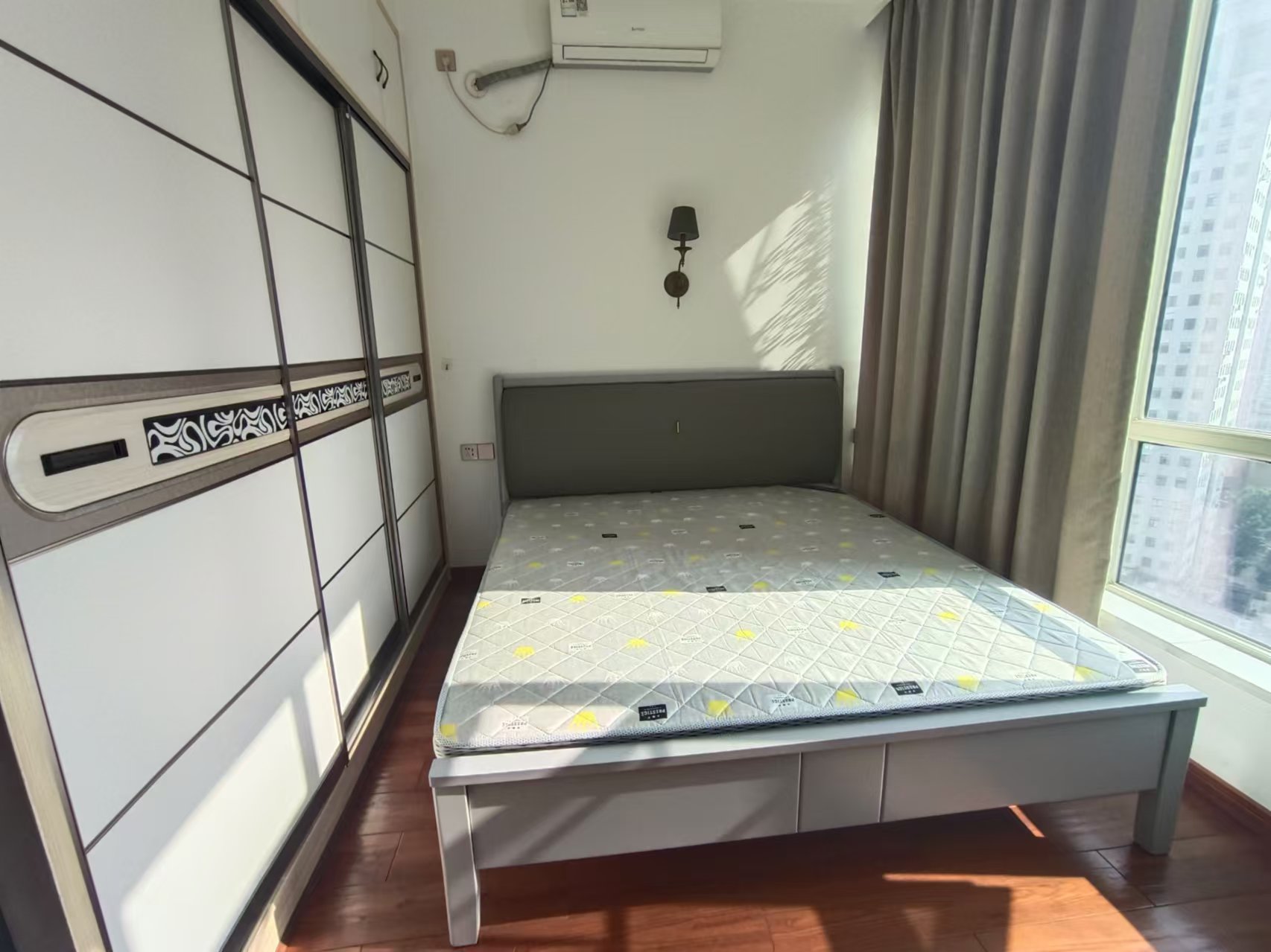 庐山一号 2室2厅1卫 1800.0元/月 庐山一号 2室2厅1卫 1800.0元/月室内图