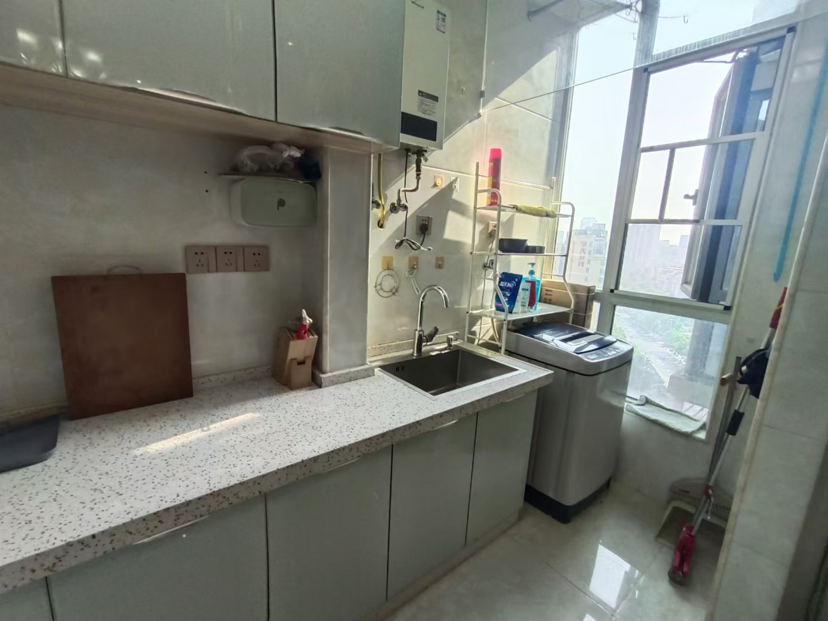 庐山一号 2室2厅1卫 1800.0元/月 庐山一号 2室2厅1卫 1800.0元/月室内图