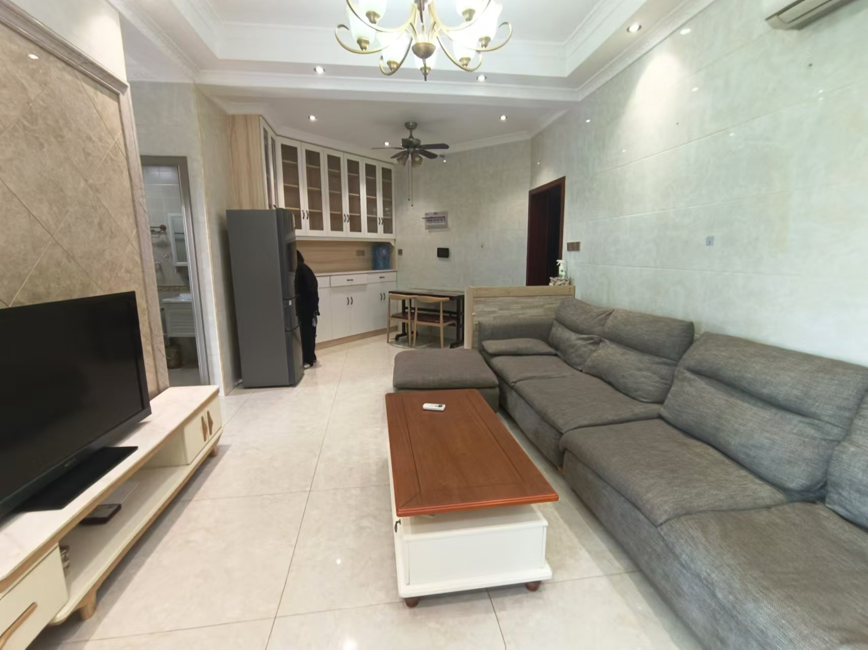 庐山一号 2室2厅1卫 1800.0元/月 庐山一号 2室2厅1卫 1800.0元/月室内图