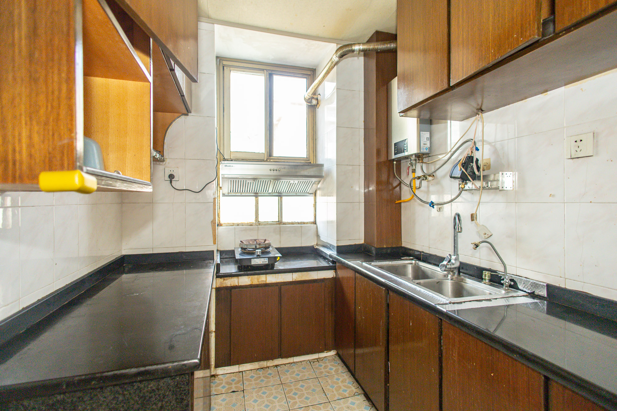 星邮小区  3室2厅1卫    53.0万厨房