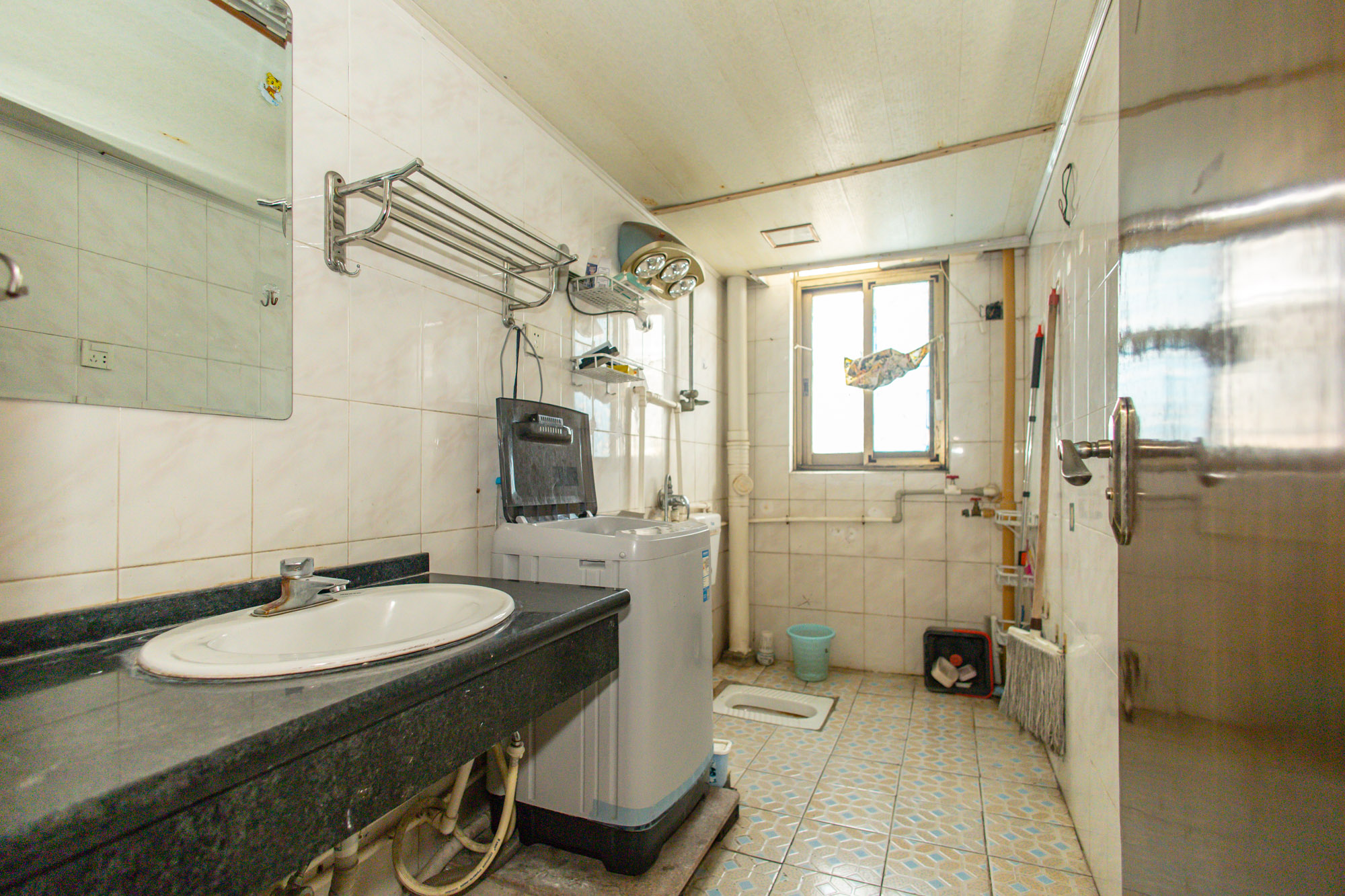 星邮小区  3室2厅1卫    53.0万卫生间