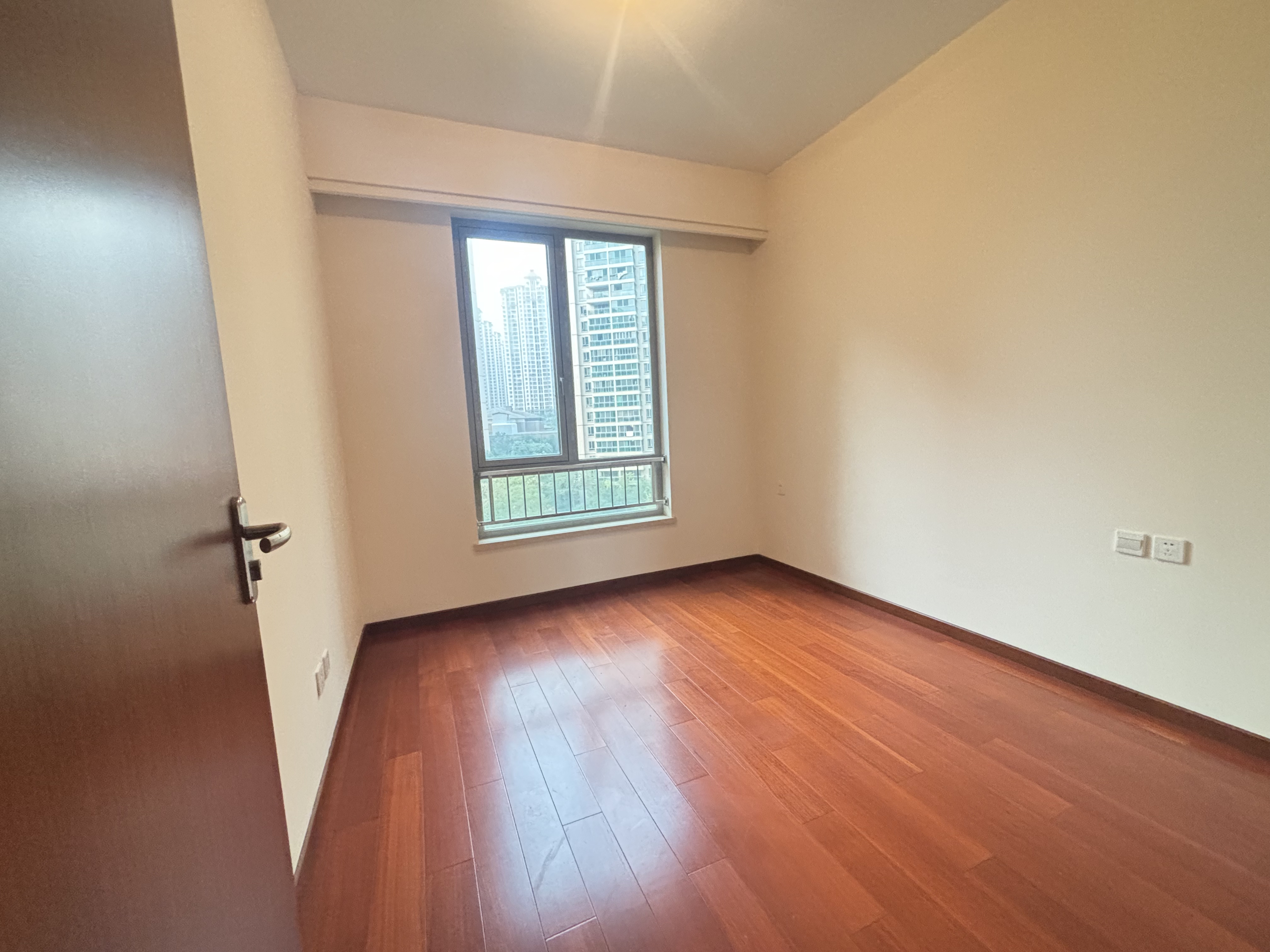 晋合湘水湾二期  4室2厅1卫    200.0万 晋合湘水湾二期  4室2厅1卫    200.0万室内图