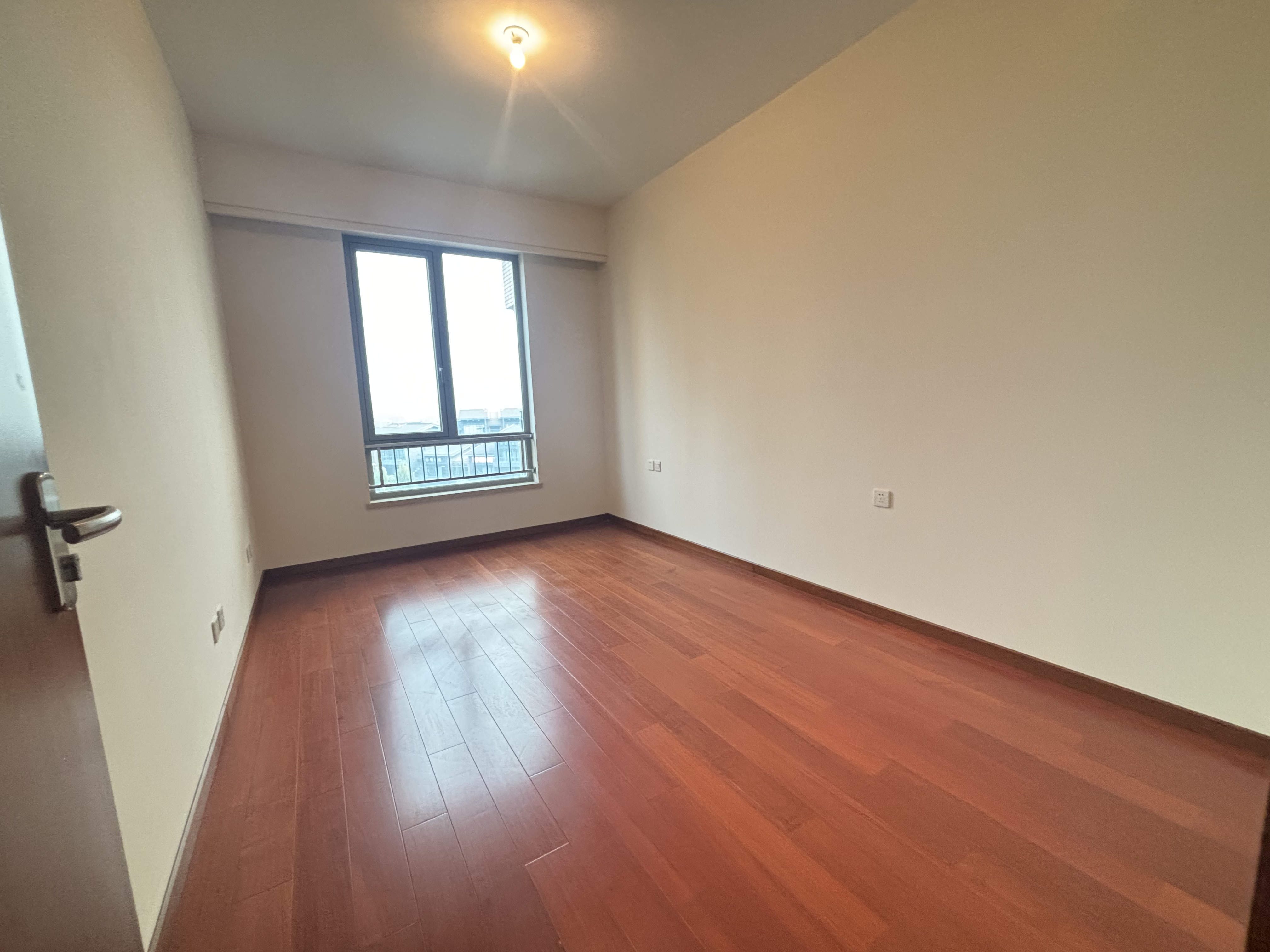 晋合湘水湾二期  4室2厅1卫    200.0万 晋合湘水湾二期  4室2厅1卫    200.0万室内图