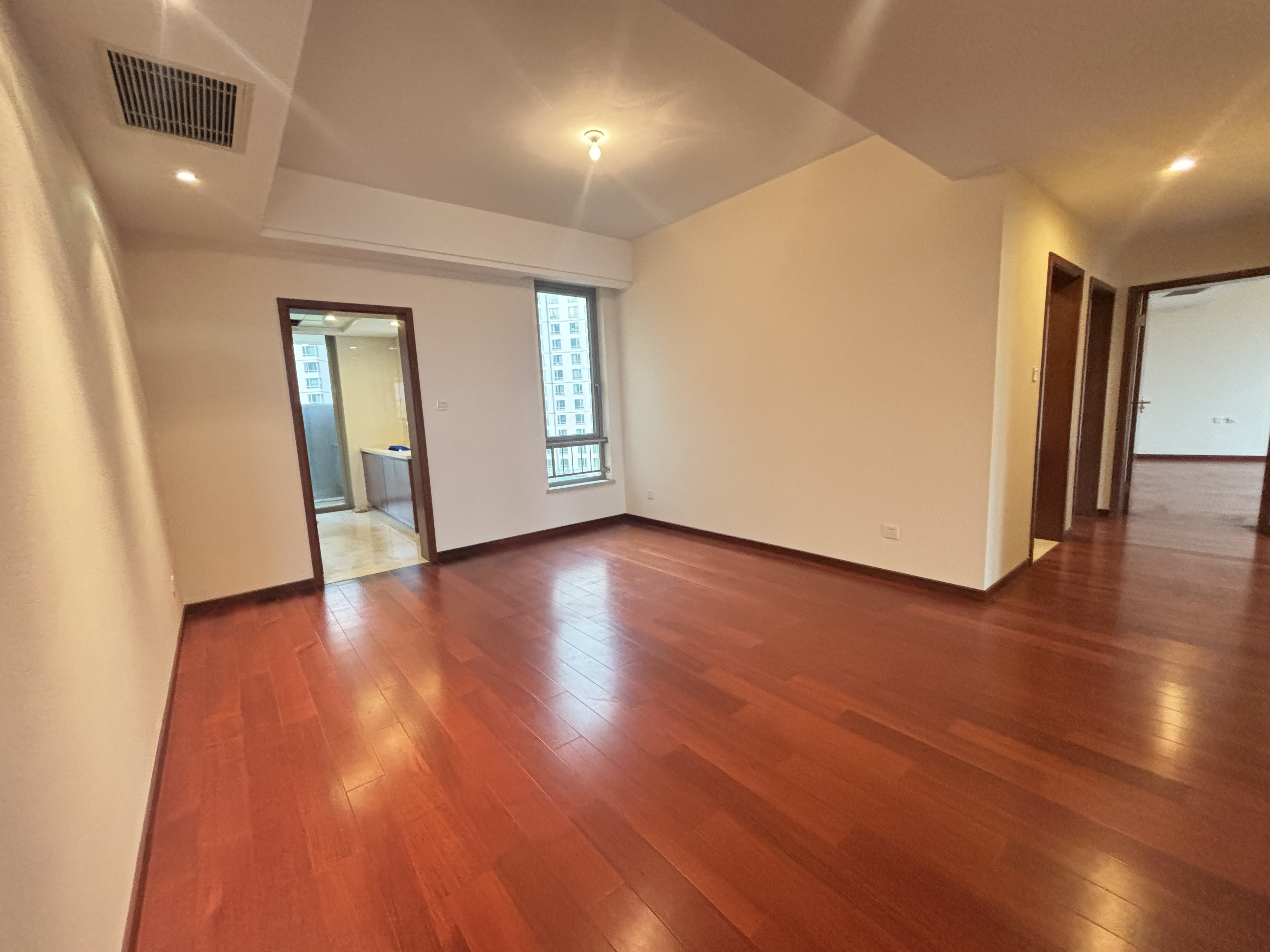 晋合湘水湾二期  4室2厅1卫    200.0万 晋合湘水湾二期  4室2厅1卫    200.0万室内图