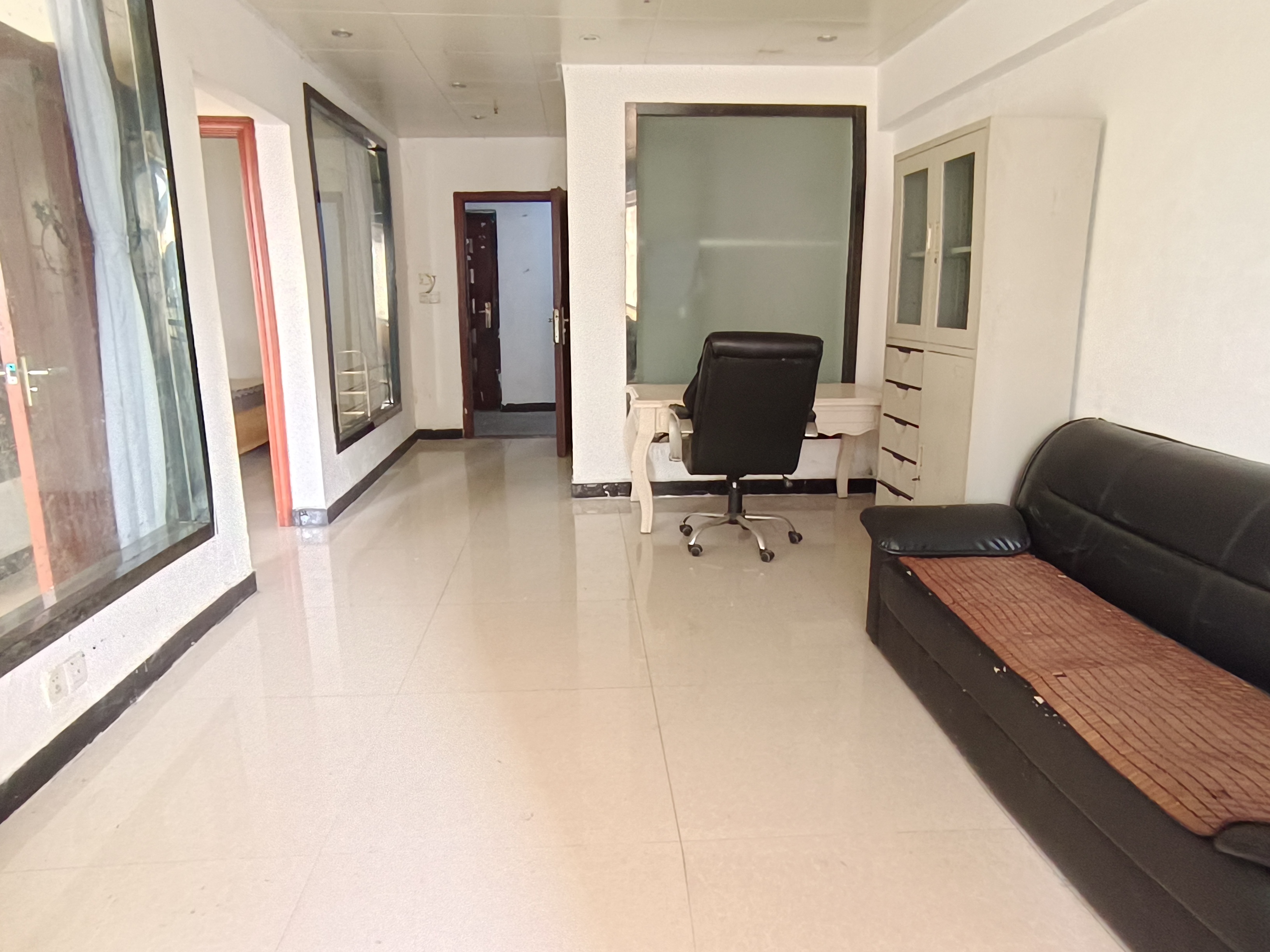 东方芙蓉 2室1厅1卫 2500.0元/月 东方芙蓉 2室1厅1卫 2500.0元/月室内图