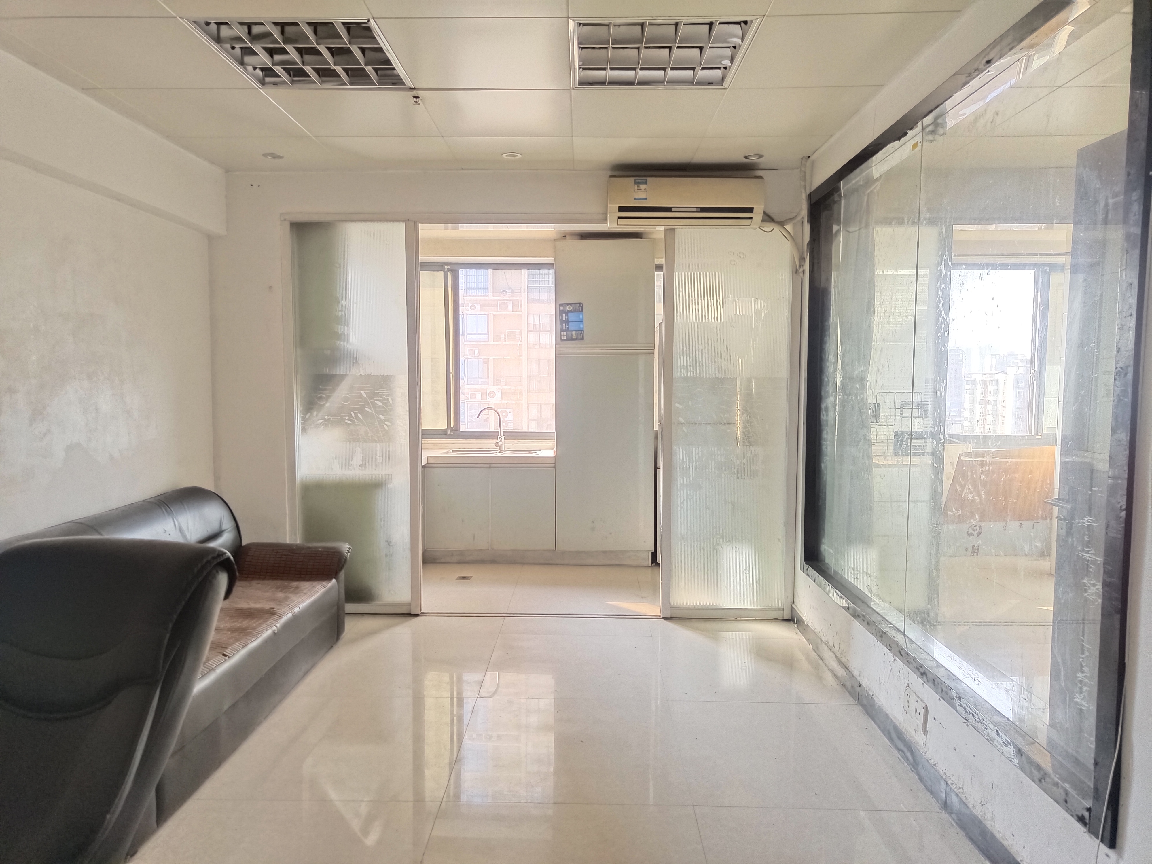 东方芙蓉 2室1厅1卫 2500.0元/月 东方芙蓉 2室1厅1卫 2500.0元/月室内图