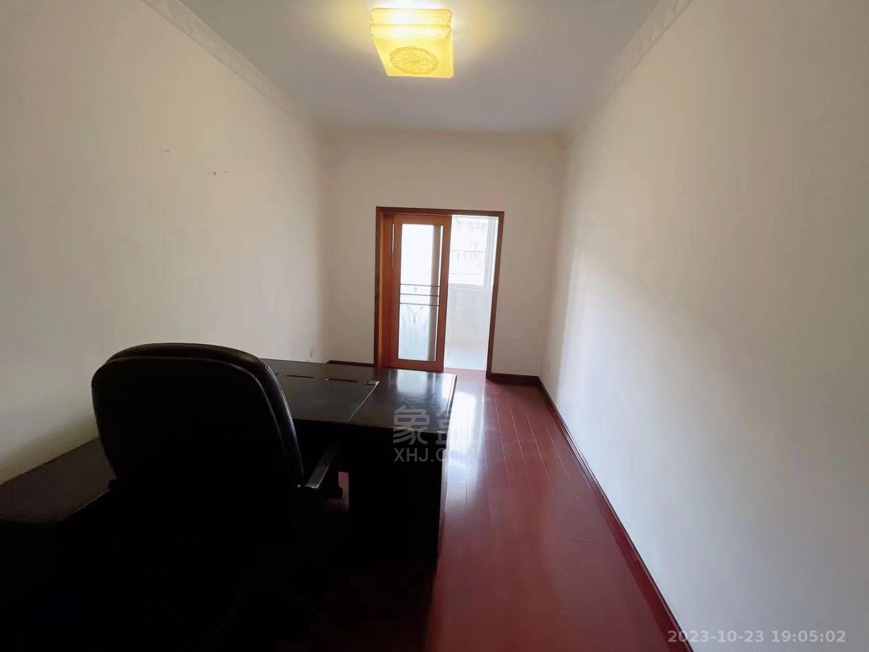 莲花小区 3室2厅2卫 1600.0元/月 莲花小区 3室2厅2卫 1600.0元/月室内图