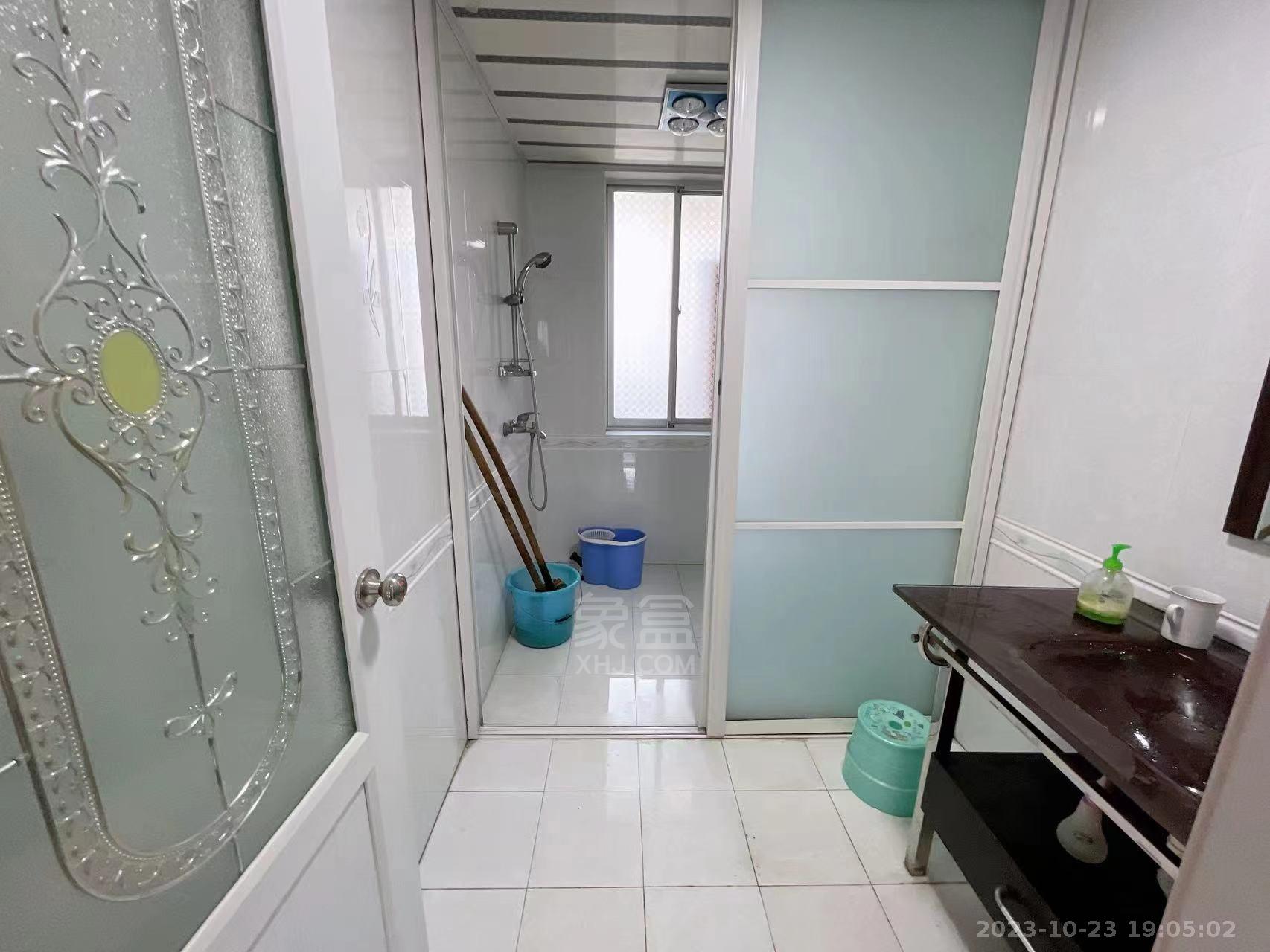 莲花小区 3室2厅2卫 1600.0元/月 莲花小区 3室2厅2卫 1600.0元/月室内图