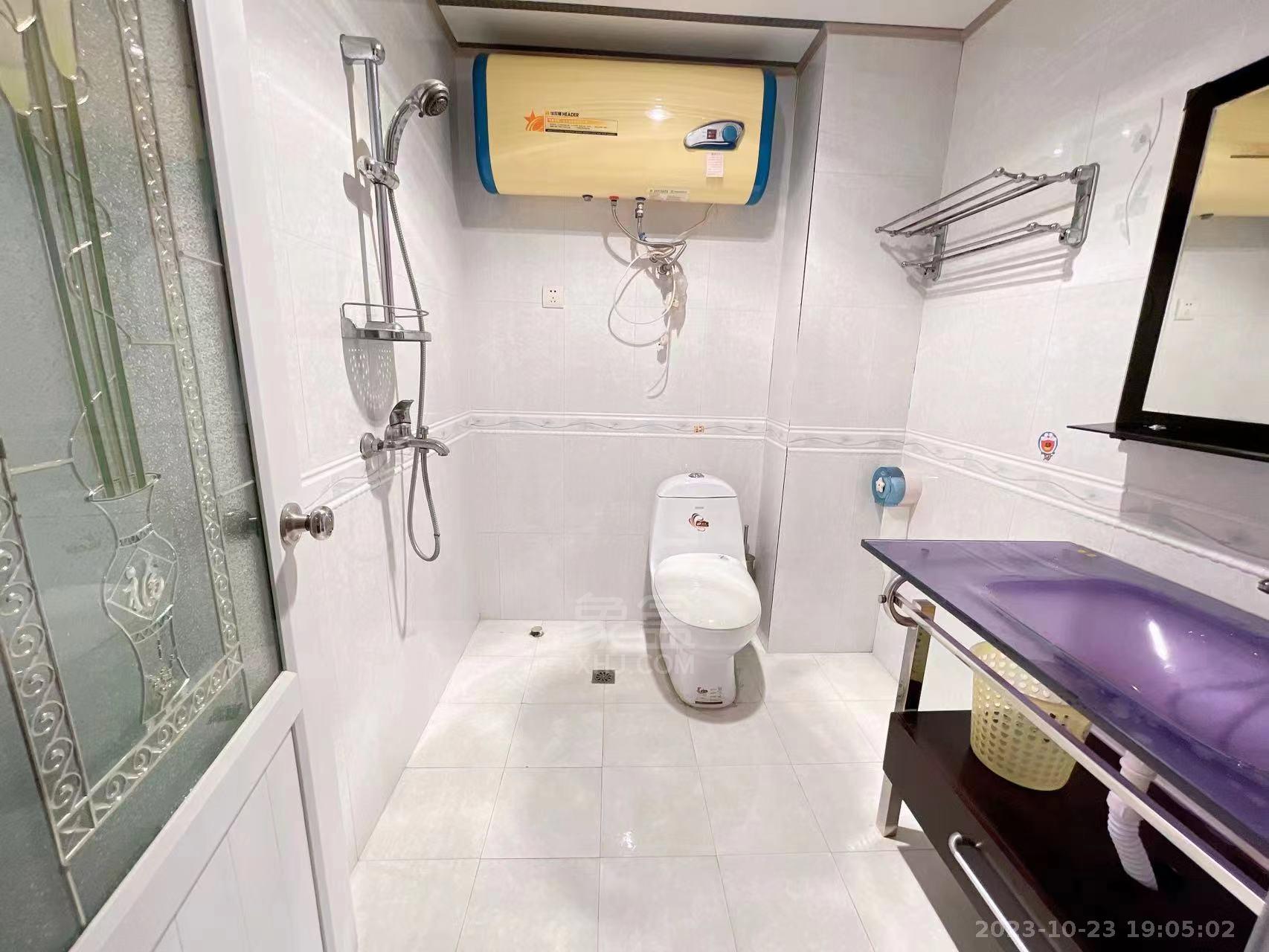 莲花小区 3室2厅2卫 1600.0元/月 莲花小区 3室2厅2卫 1600.0元/月室内图