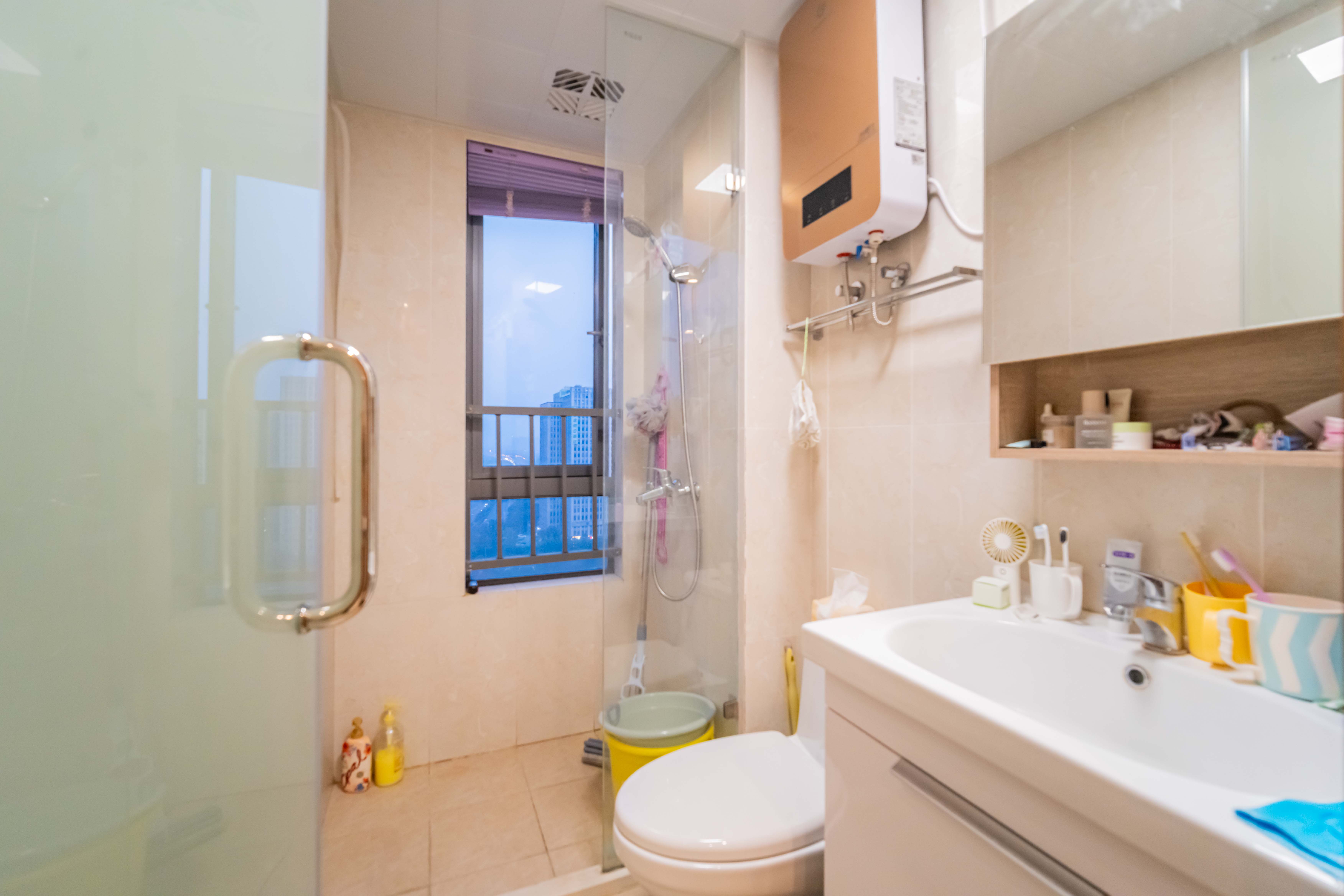 佳兆业云顶都汇 1室1厅1卫 28.0万 佳兆业云顶都汇 1室1厅1卫 28.0万卫生间