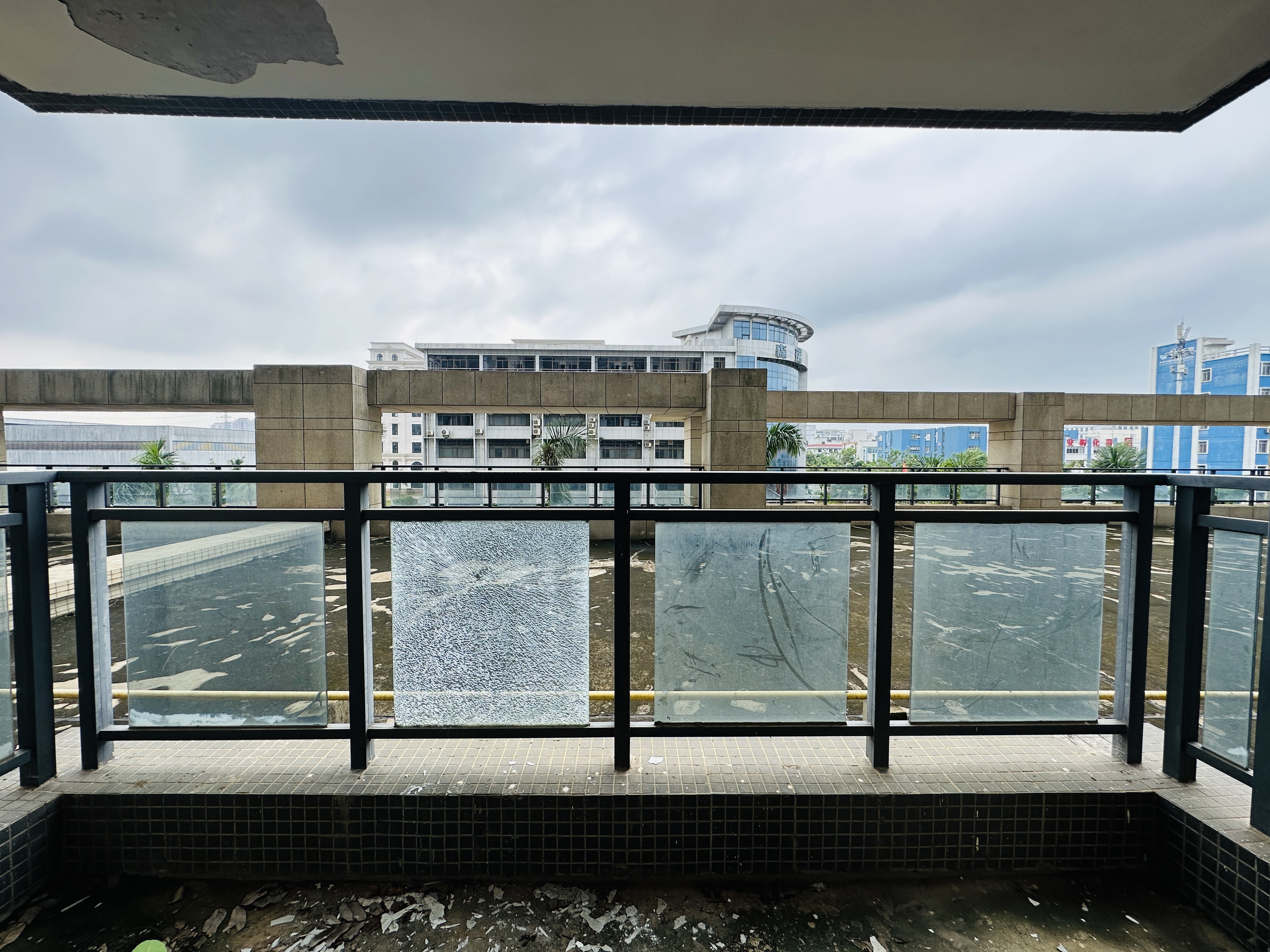 海鑫城一期  3室2厅2卫    209.0万 海鑫城一期  3室2厅2卫    209.0万阳台